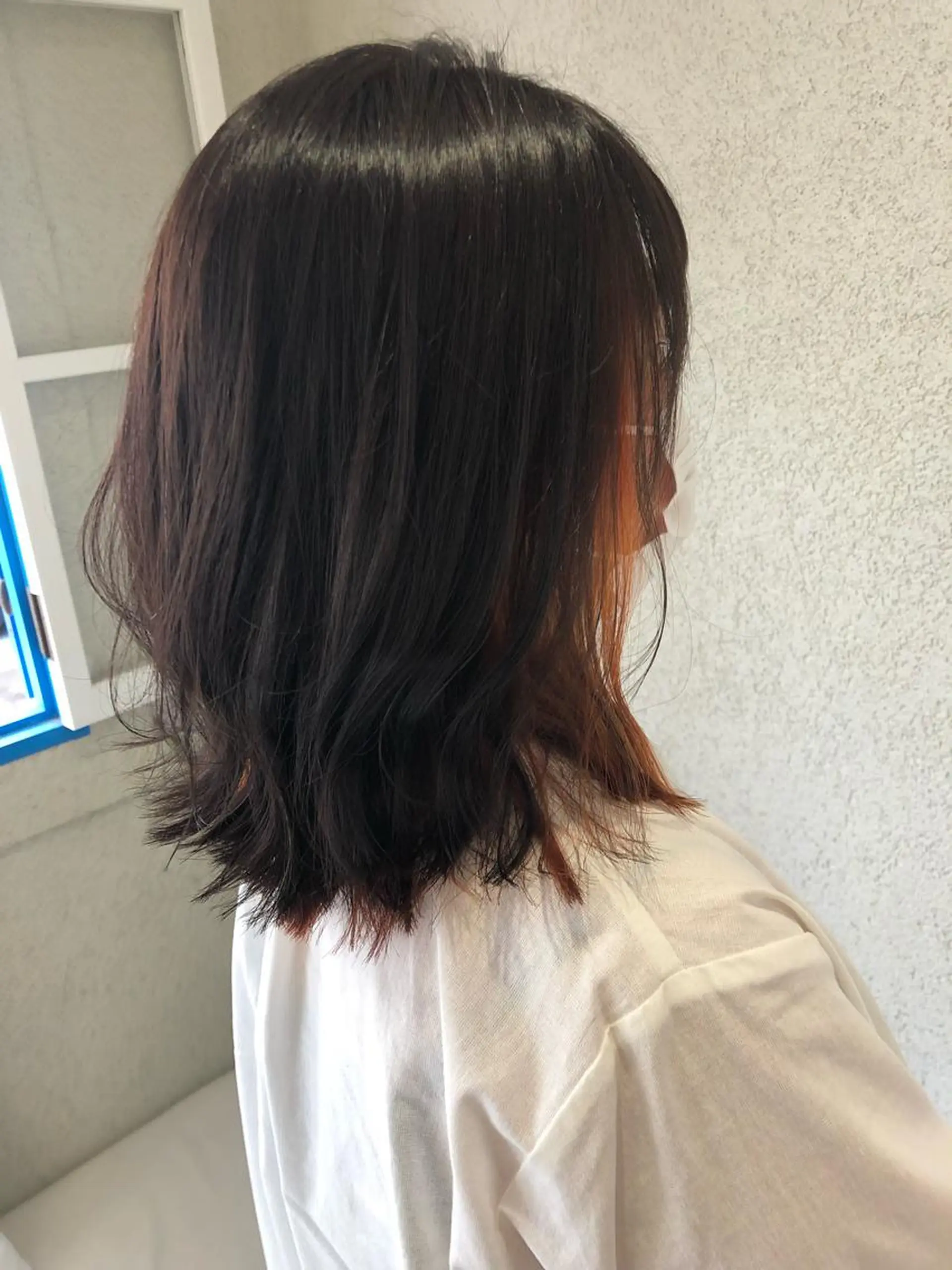 ミディアム カラー ブリーチ インナーカラー オレンジ ヘアカラー 阿部 美咲のヘアスタイル