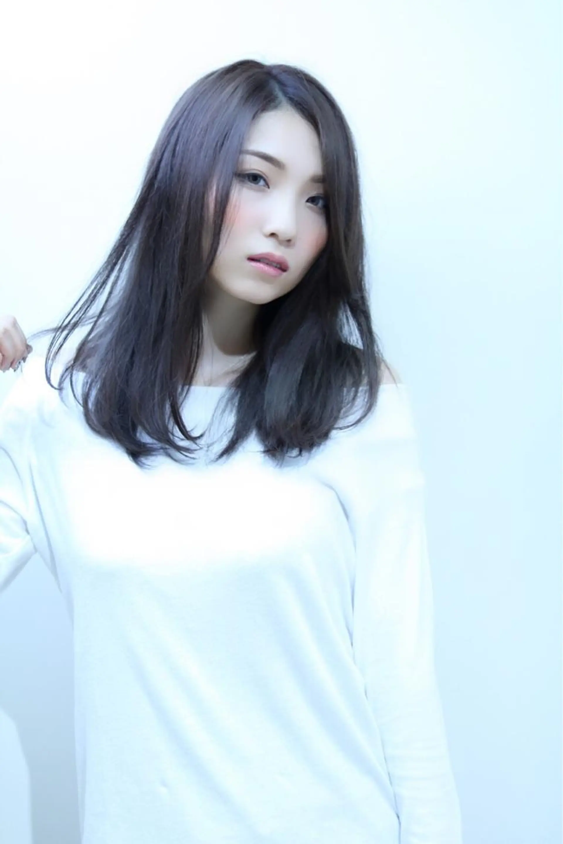 ミディアム セミロング カラー バイオレットカラー 及川 翔のヘアスタイル
