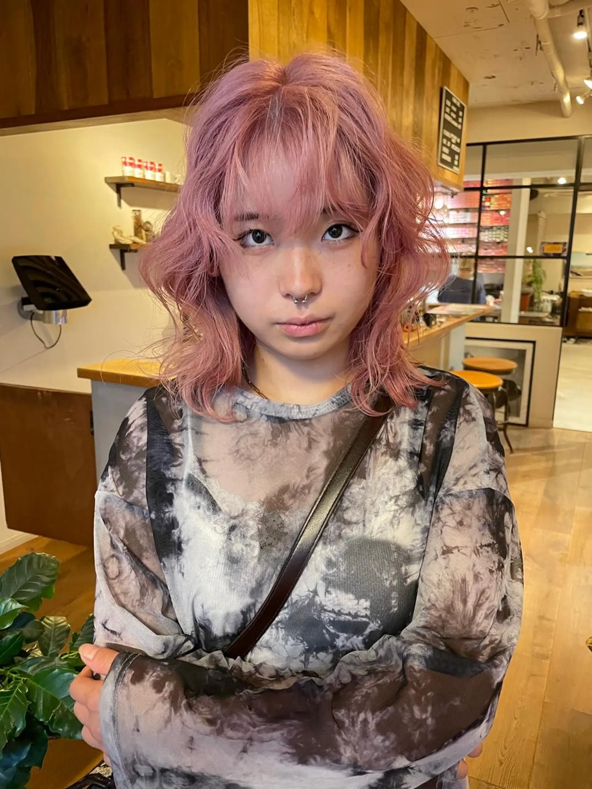 ショート カラー ブリーチ ダブルカラー ピンクカラー ファッションに 溶け込むstyleのヘアスタイル