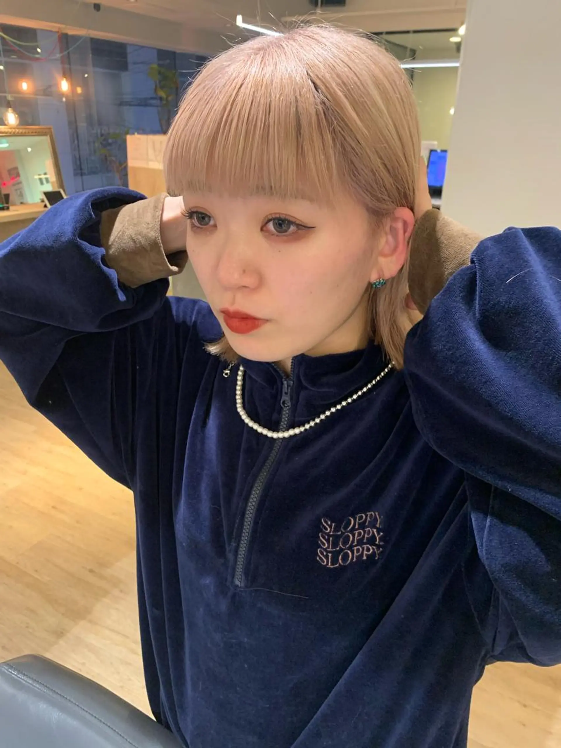 ミディアム カラー ベージュカラー ミルクティーベージュ ホワイトミルクティーベージュ 美髪・シールエクステ ホソタニリョウコのヘアスタイル