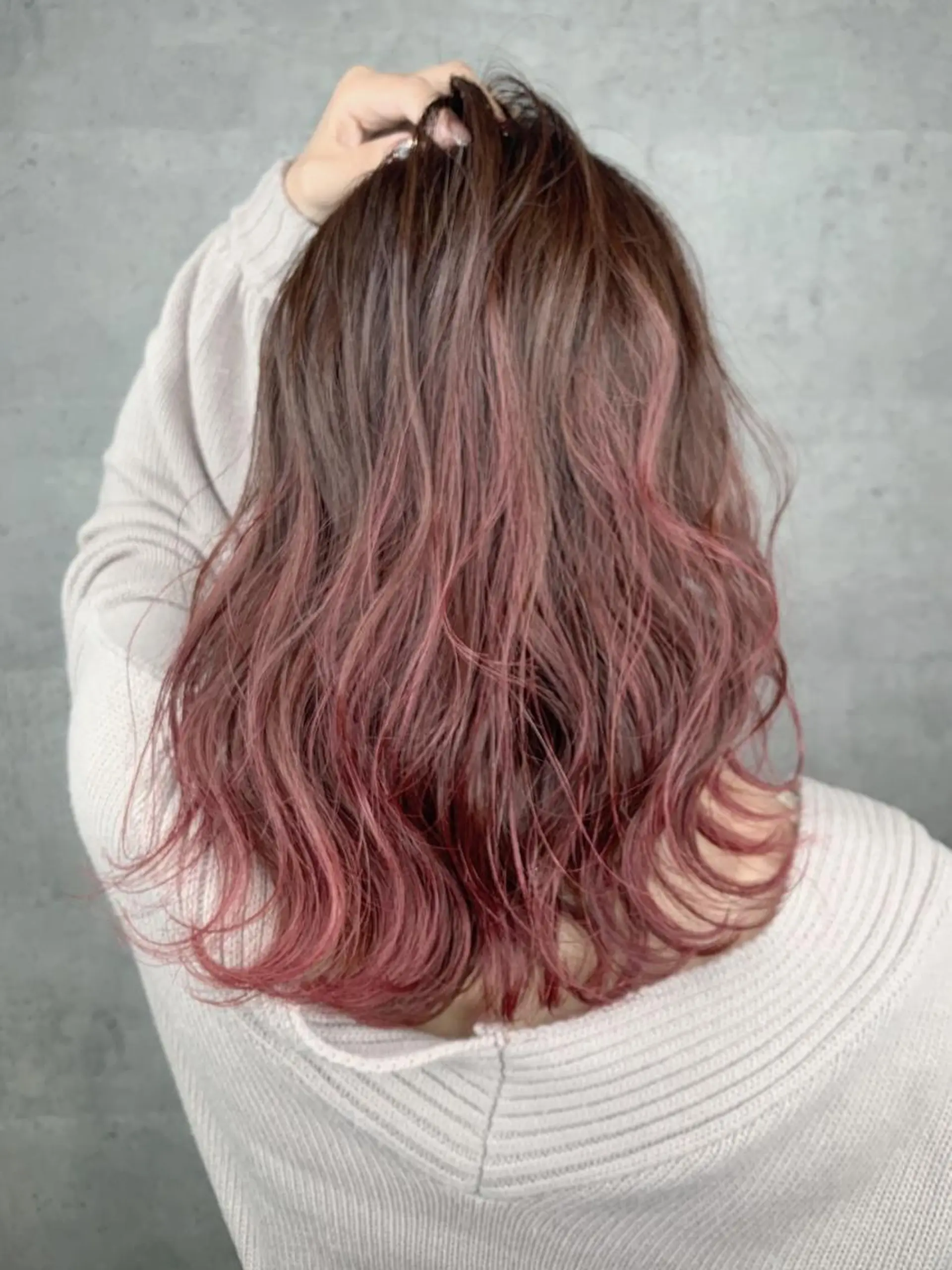 セミロング ボブ 斜めバング 外国人風カラー 伸ばしかけ ハイライト ＿WHITE鳳店 アンダーバーホワイトのヘアスタイル