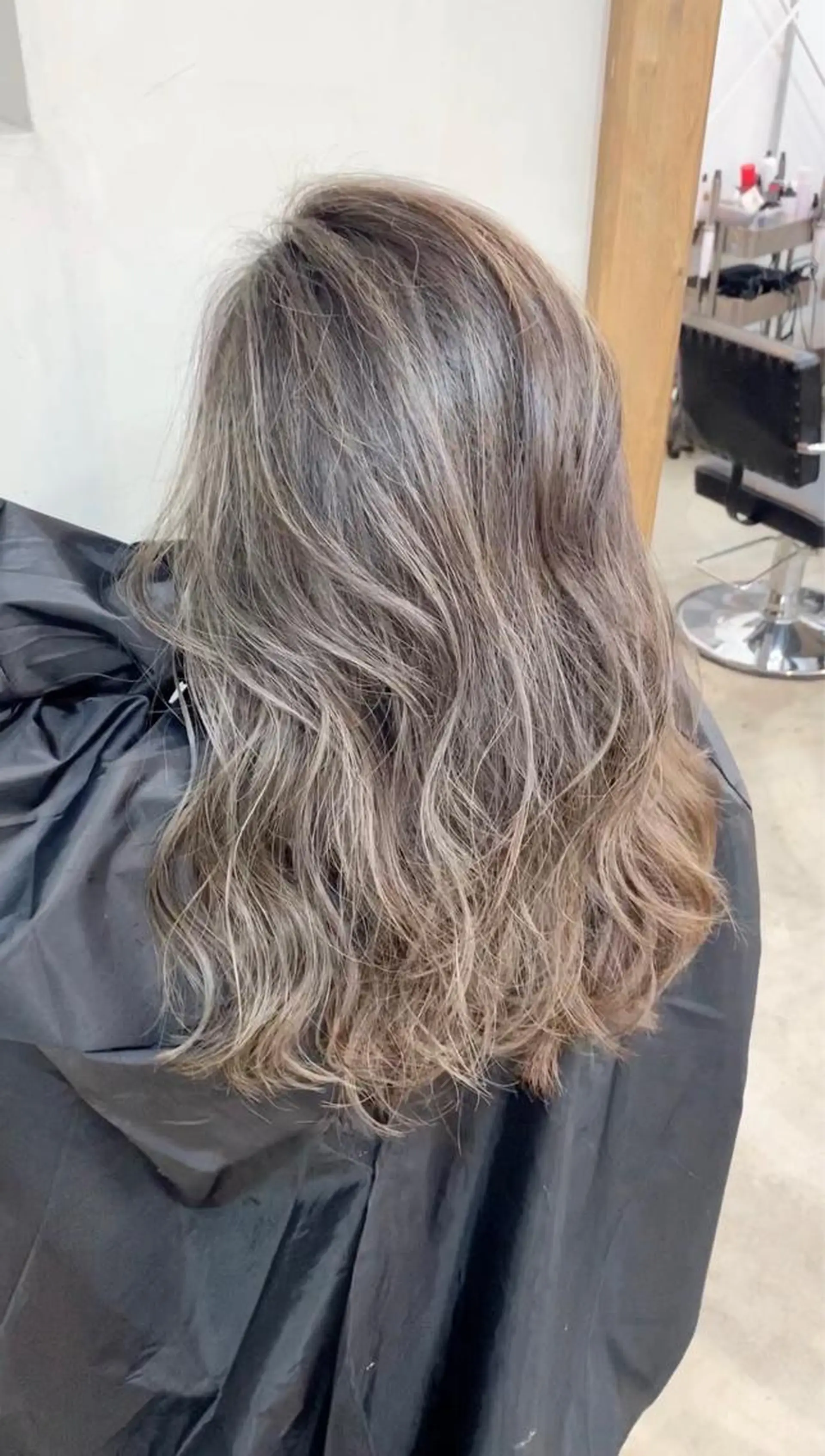 ロング カラー ネイル マツエク・マツパ ベージュカラー ハイライトカラー ハイライト ブリーチ特化 / share 元太のヘアスタイル