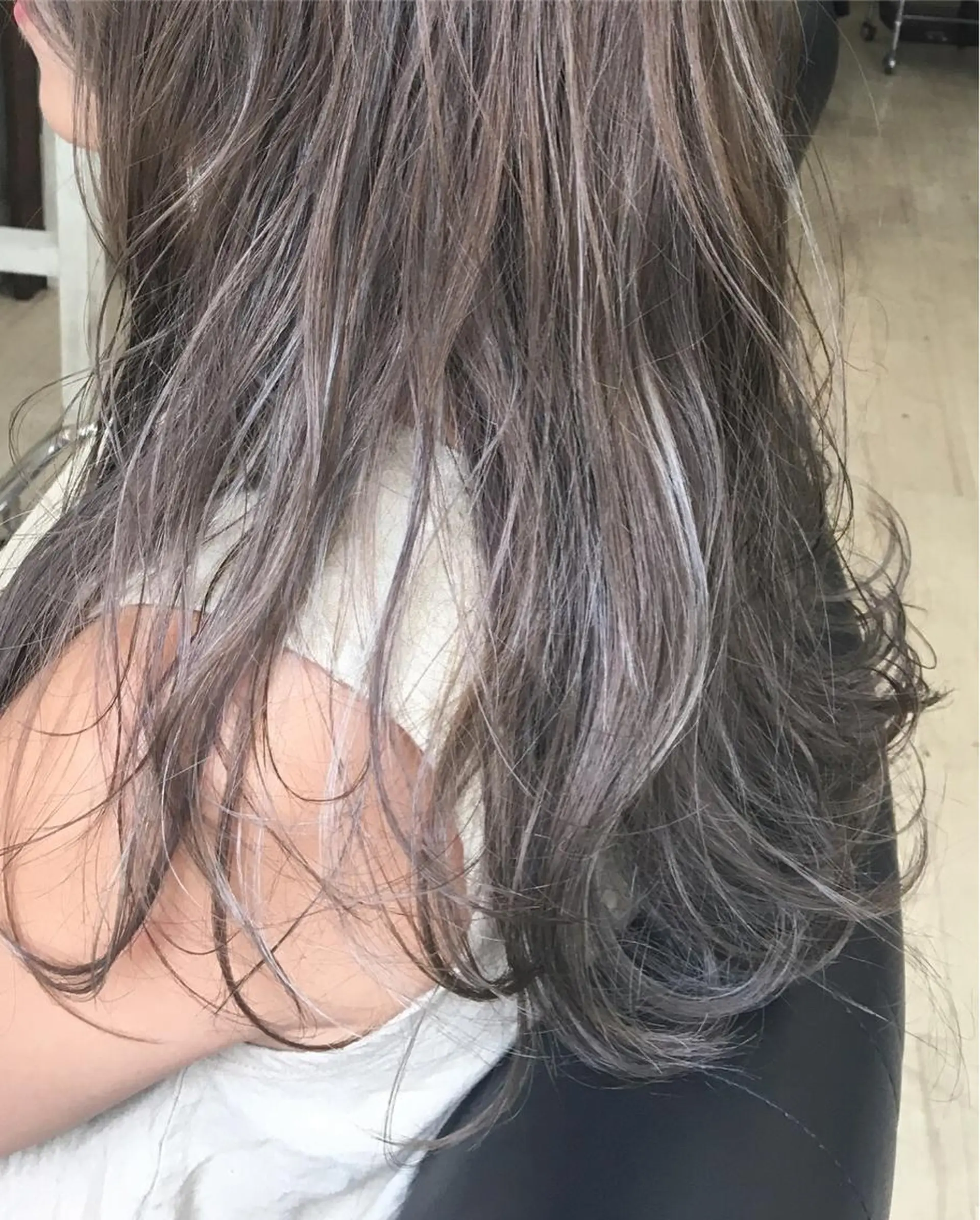 ロング カラー ハイライトカラー ハイライト 鷺谷 玲奈のヘアスタイル