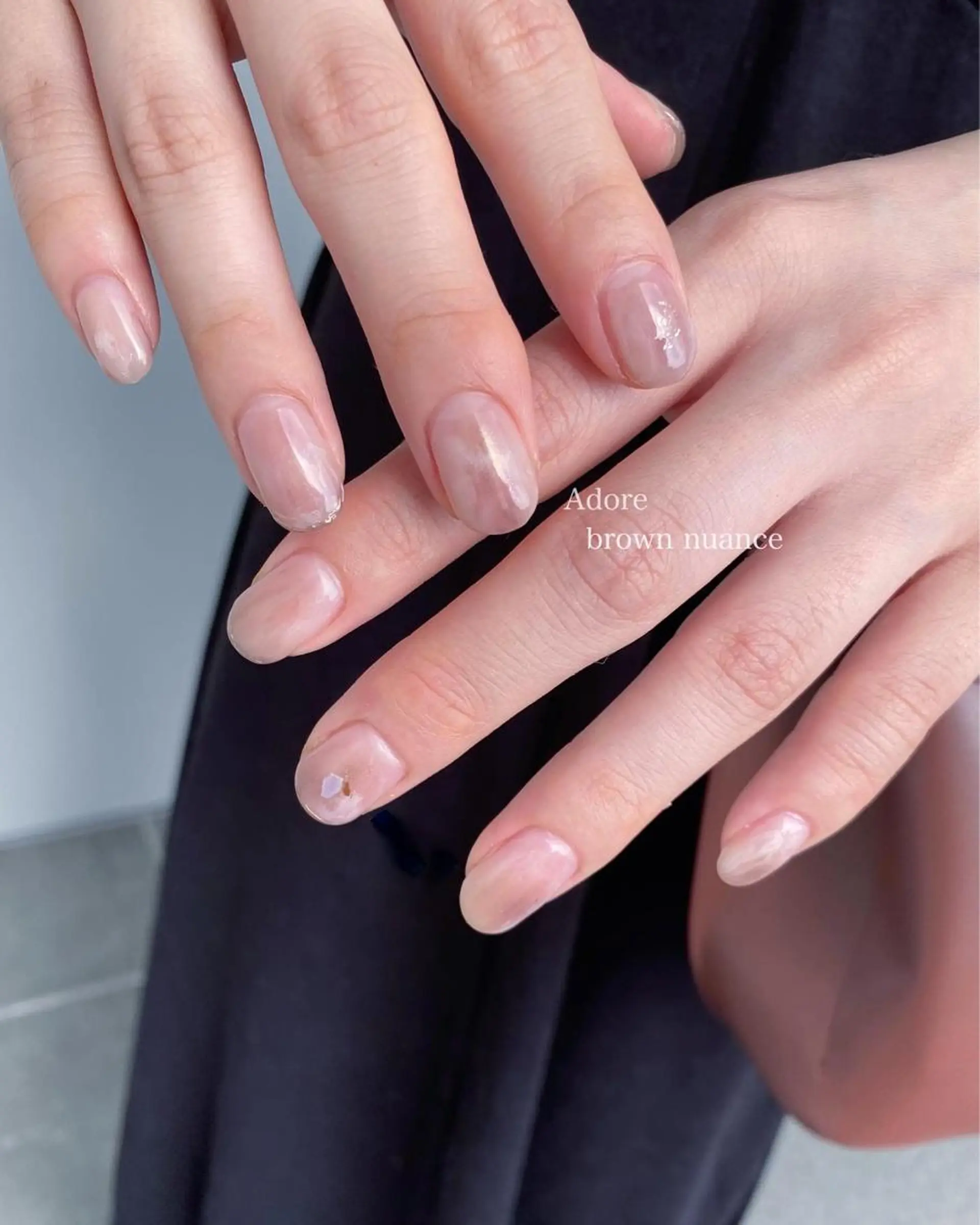 ネイル ブラウン クリアネイル ミラーネイル ニュアンスネイル シンプルネイル ハンドネイル Nail Adore.のネイルデザイン