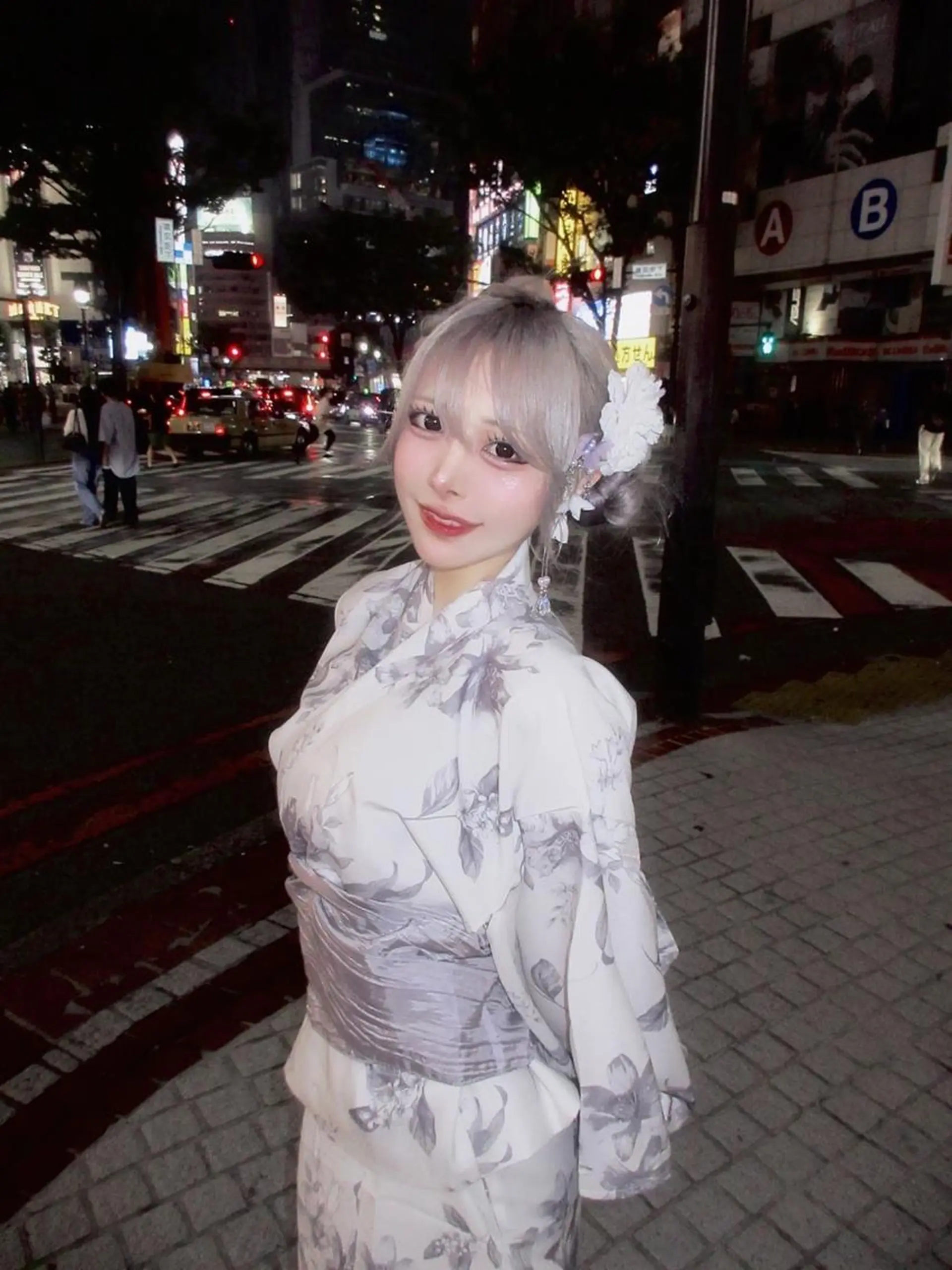 ロング カラー シールエクステ ブリーチ ハイトーンカラー エクステ レイヤーカット ホワイト&レイヤーカ ットエクステ長畠俊輔のヘアスタイル