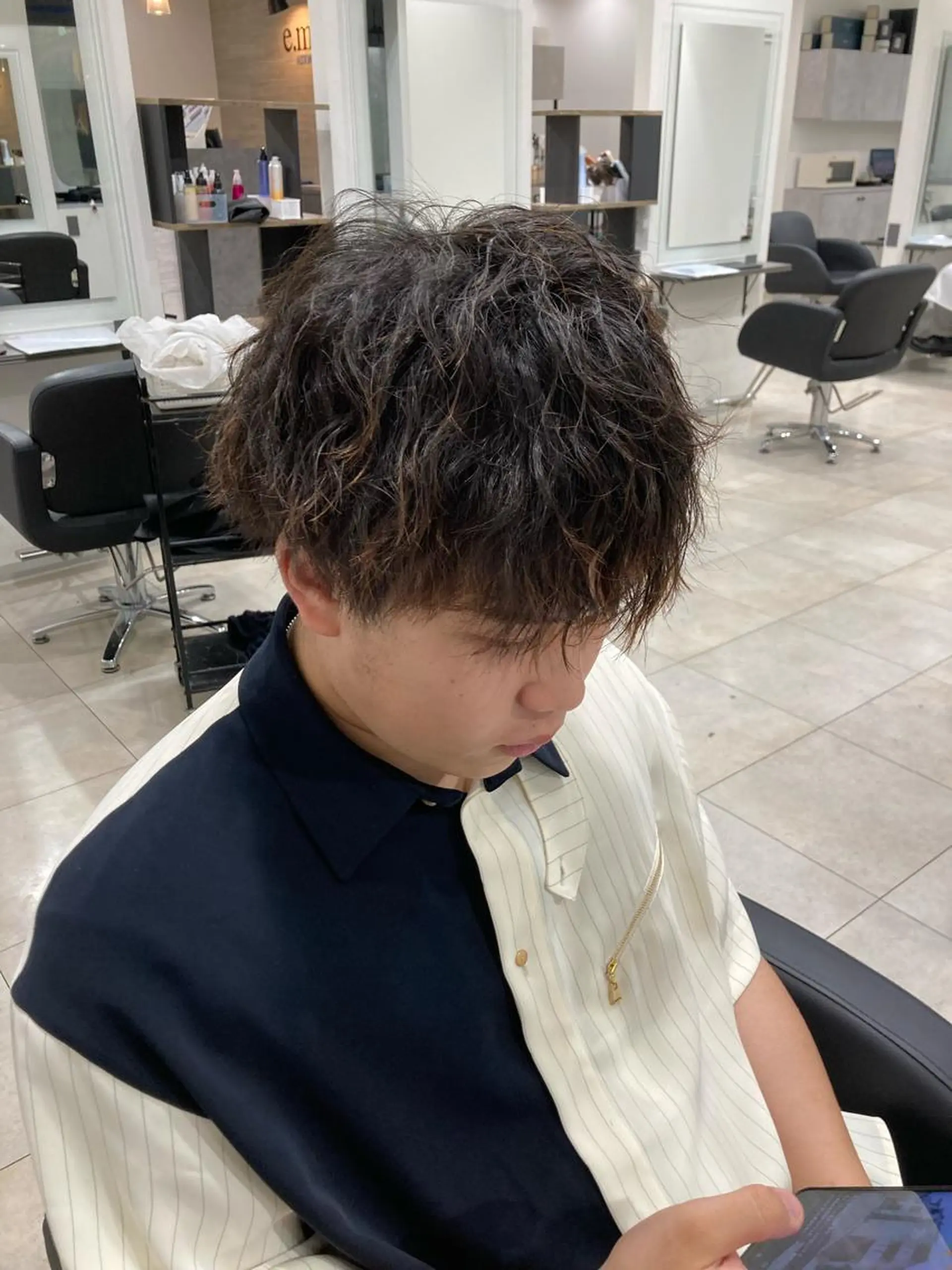 パーマ メンズ メンズパーマ メンズツイストパーマ ツイストパーマ カット パーマ ピンクカラー🎀 米津 美佑のヘアスタイル