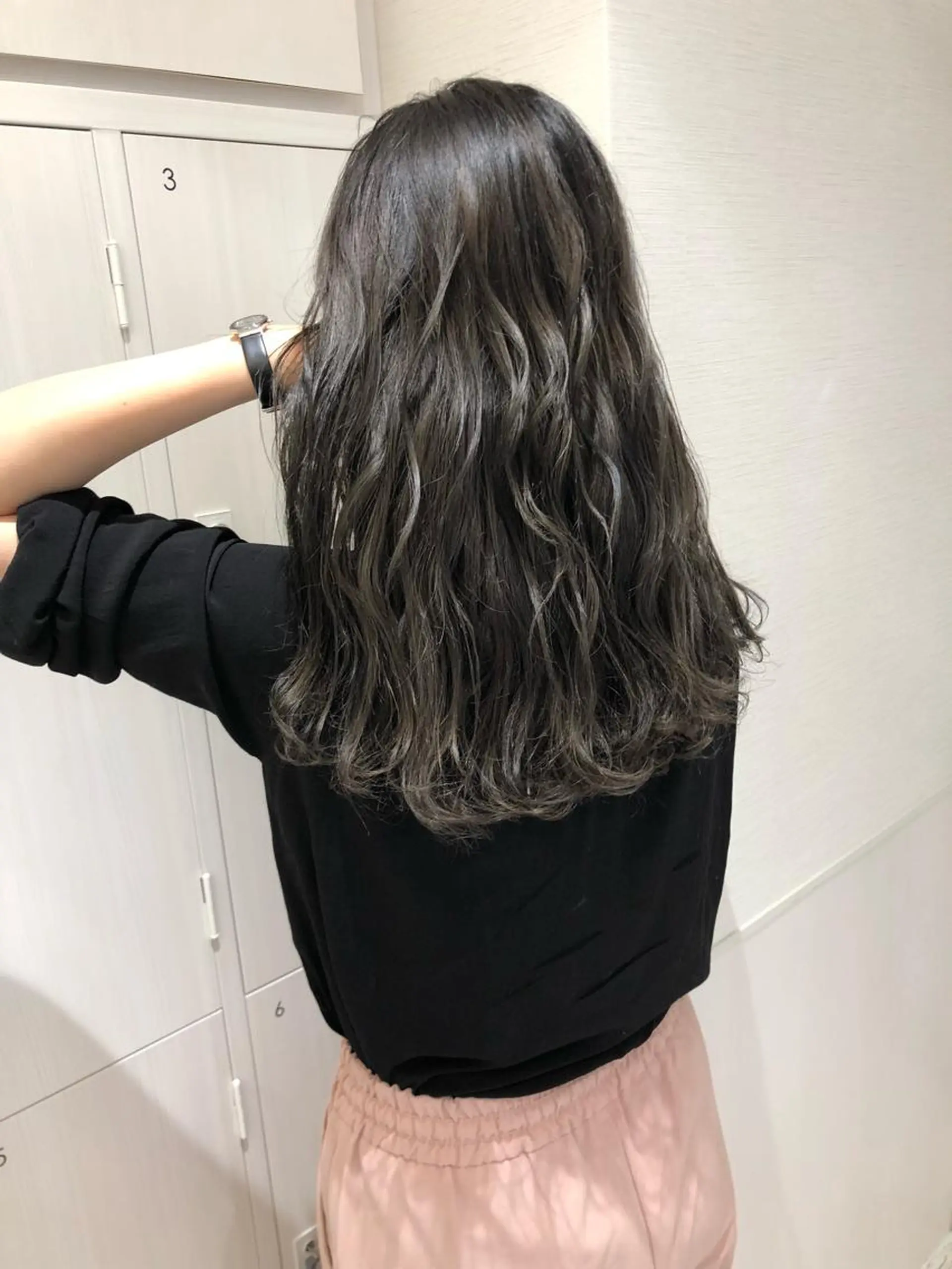 ロング カラー 三鷹で1番ショート ボブをカットする新谷のヘアスタイル