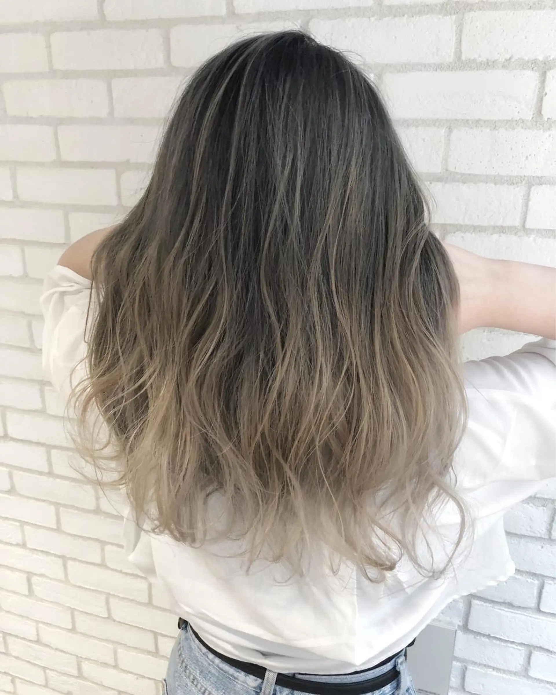 ロング カラー 小島 侑衣のヘアスタイル