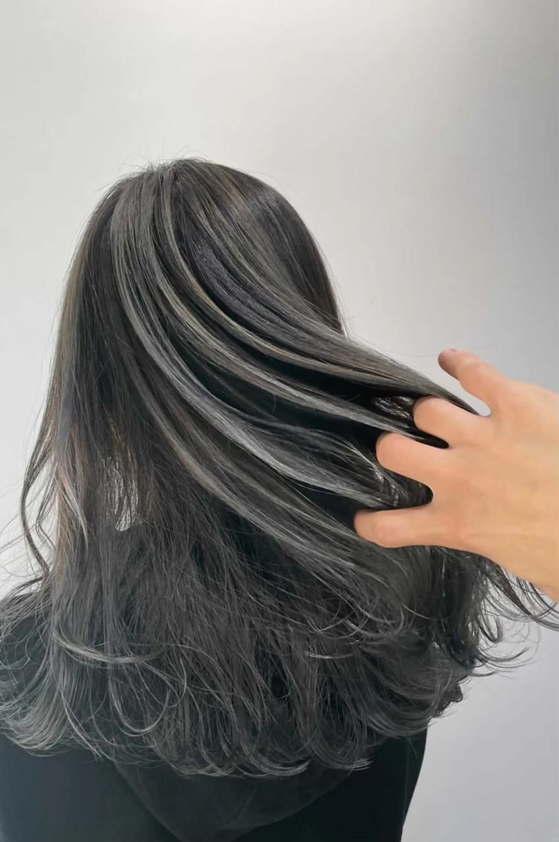 セミロング カラー ヘアカラー トリートメント ツヤカラー🤍 ARISAのヘアスタイル