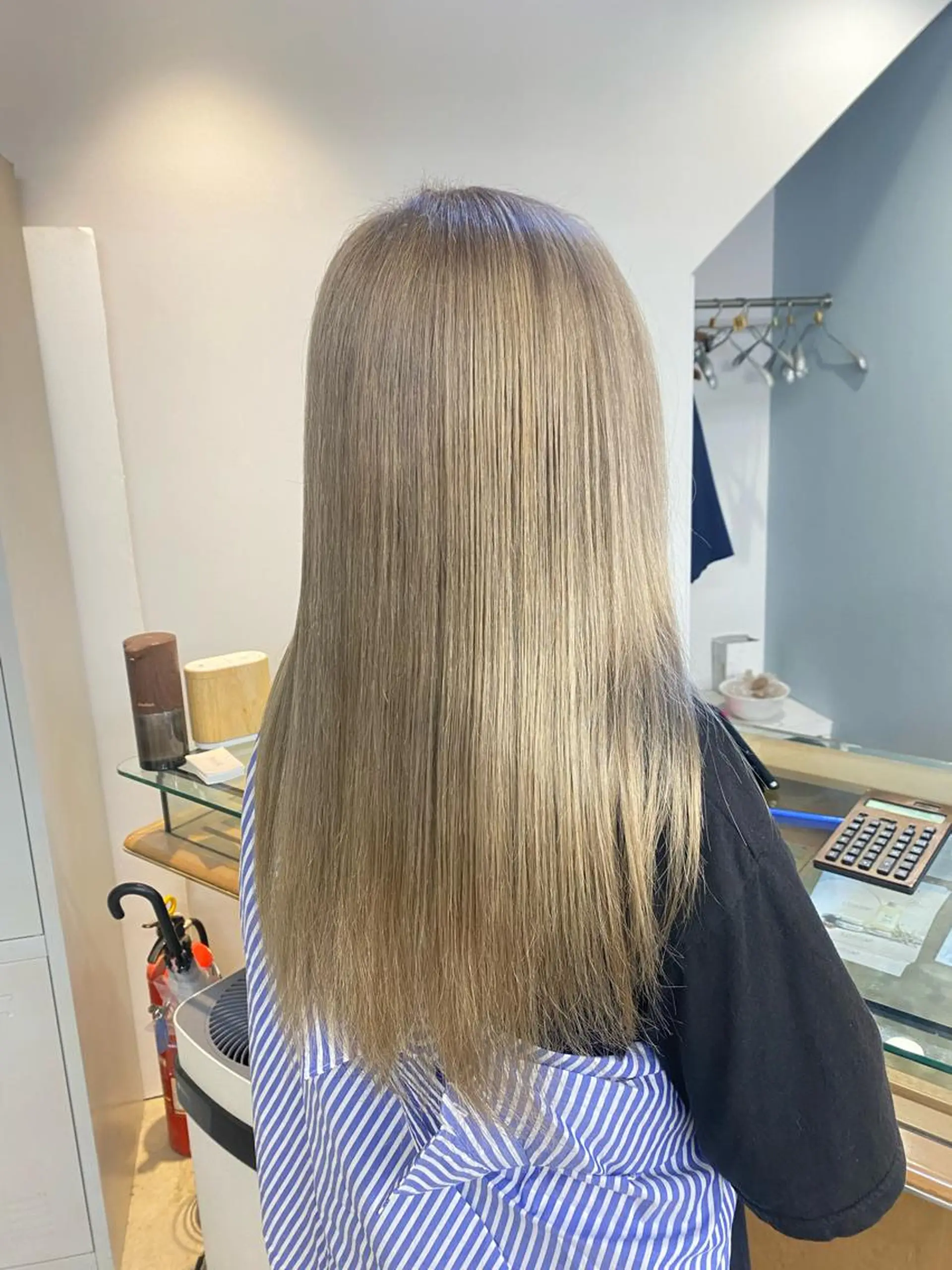 ロング カラー パーマ ヘアアレンジ メンズ キッズ ネイル マツエク・マツパ アイブロウ 暖色系/透明感 治野心のヘアスタイル