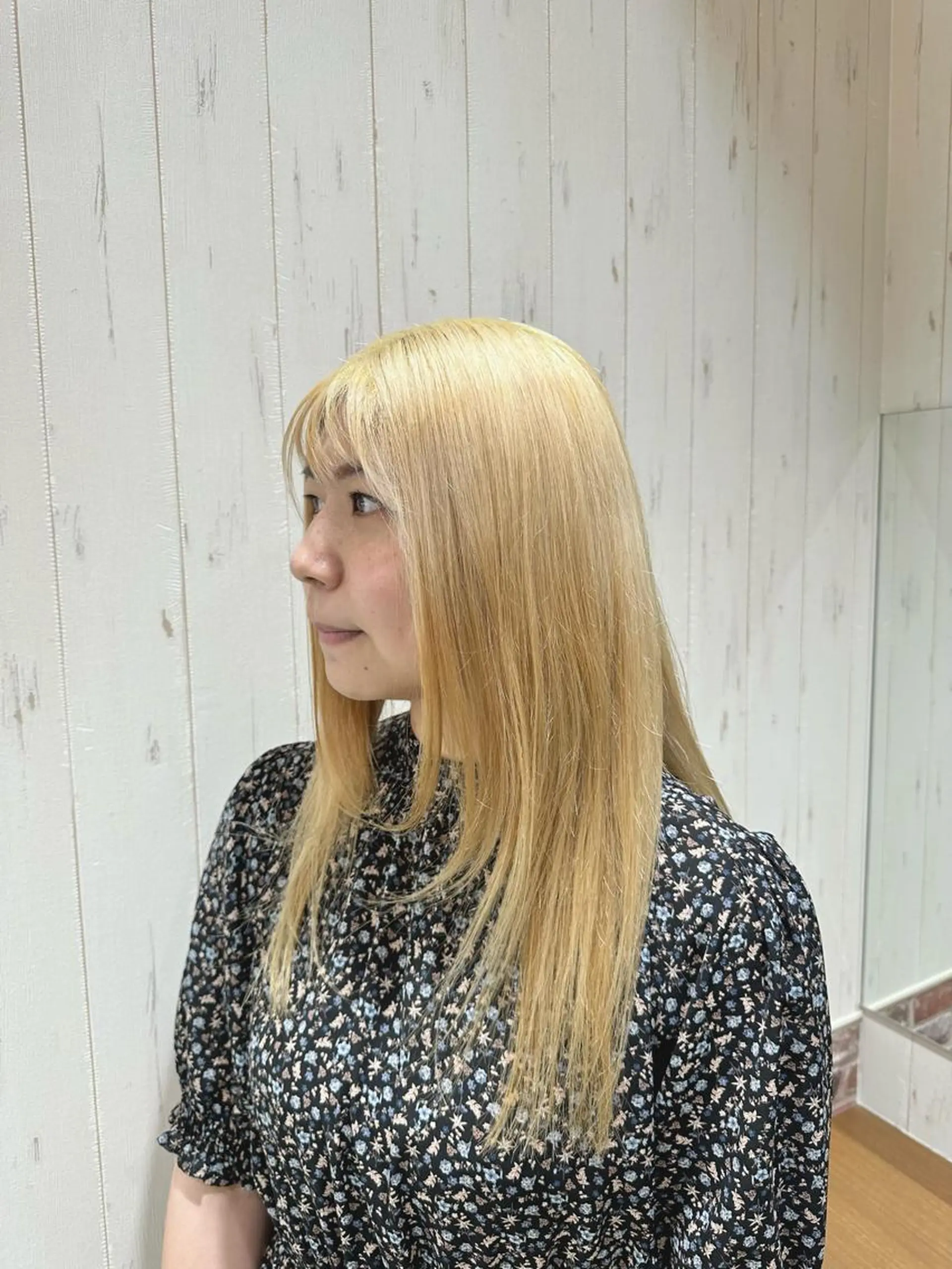 セミロング カラー セミロングパーマ ブリーチ ケアブリーチ ダブルカラー ハイライトカラー ヘアカラー 中嶋 紘夢のヘアスタイル