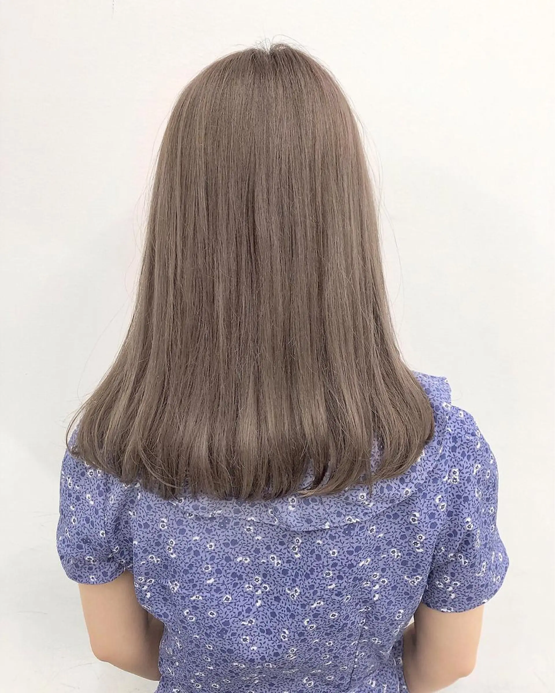 ロング カラー ベージュカラー ミルクティーベージュ 【ブリーチカラー】 🌈ALIVE若山葵のヘアスタイル