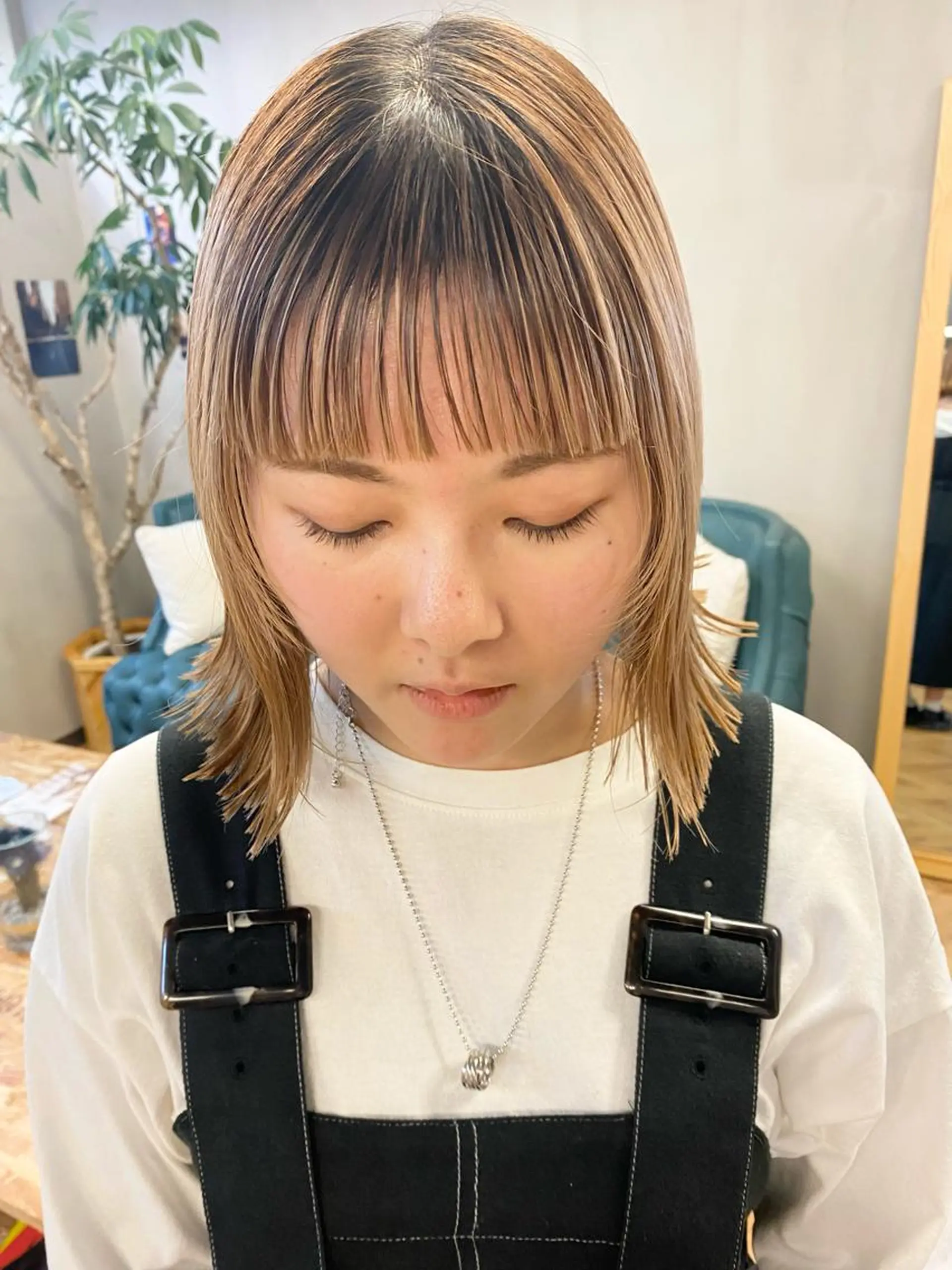 ミディアム デザインカラー/ボブ ブリーチカラー/ユリのヘアスタイル