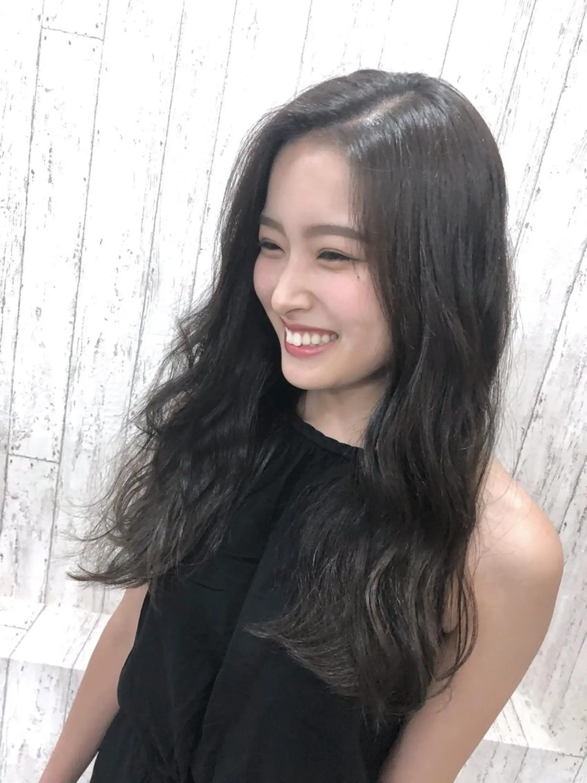 セミロング LANI OOSAKAのヘアスタイル