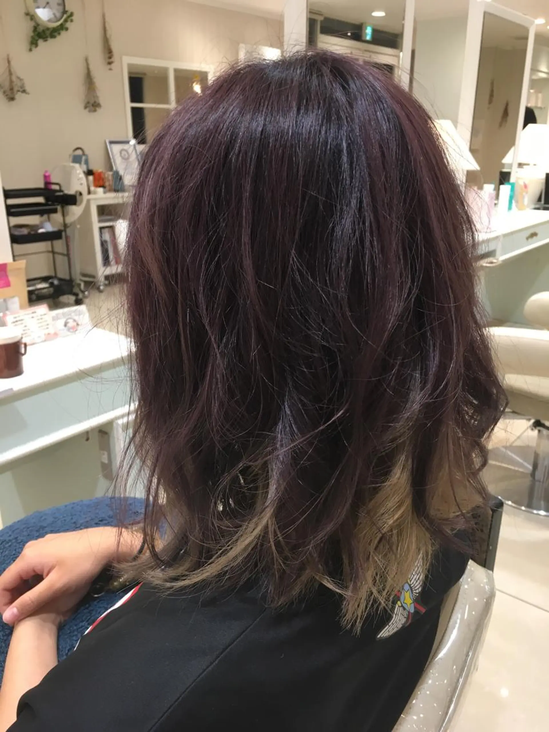 セミロング カラー ブリーチ インナーカラー ラベンダーカラー ヘアカラー トリートメント ハイトーン/ブリーチ 山崎　悠次のヘアスタイル