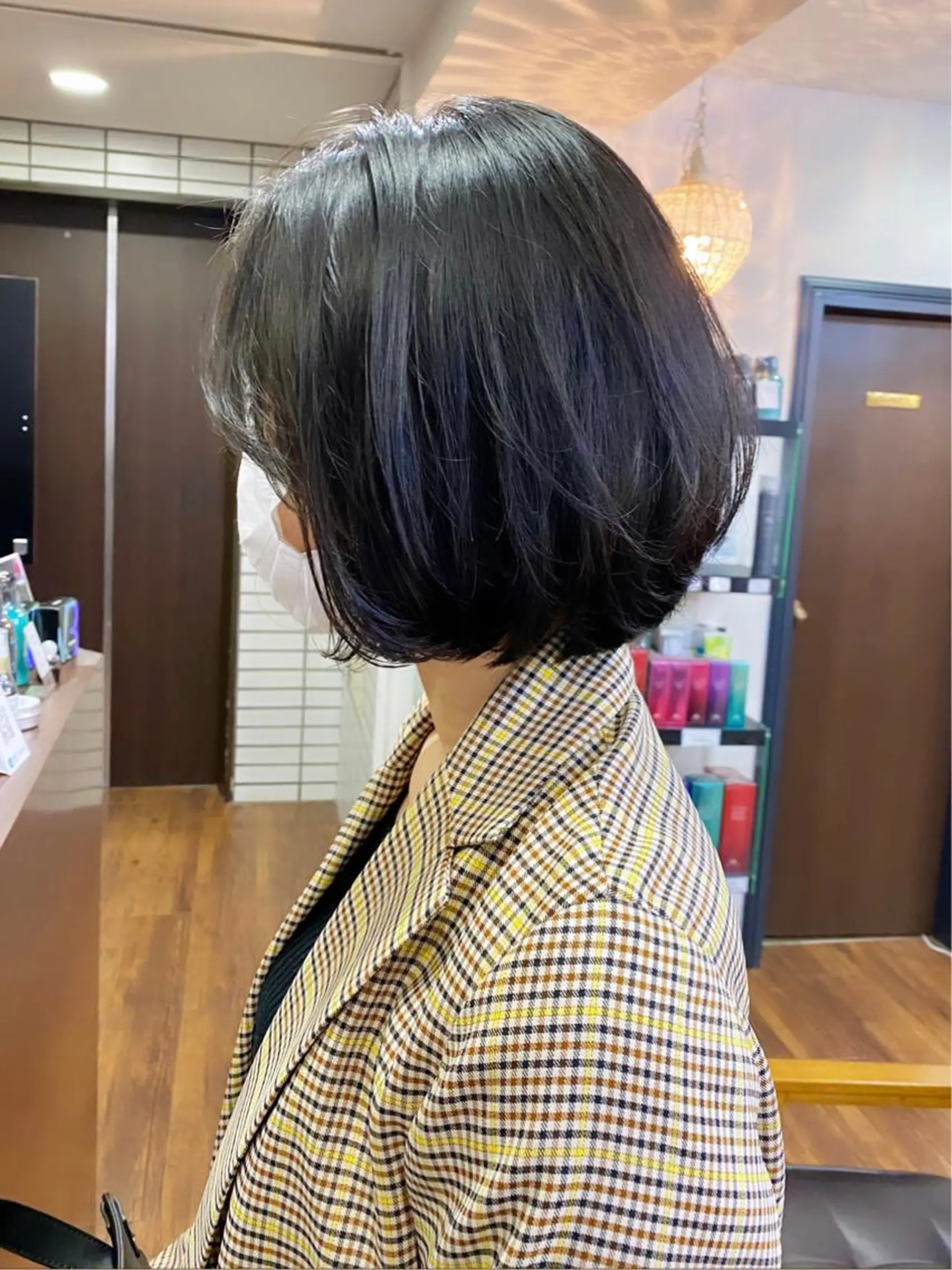 ショート レイヤーカット、 大人可愛い　中村美羅のヘアスタイル