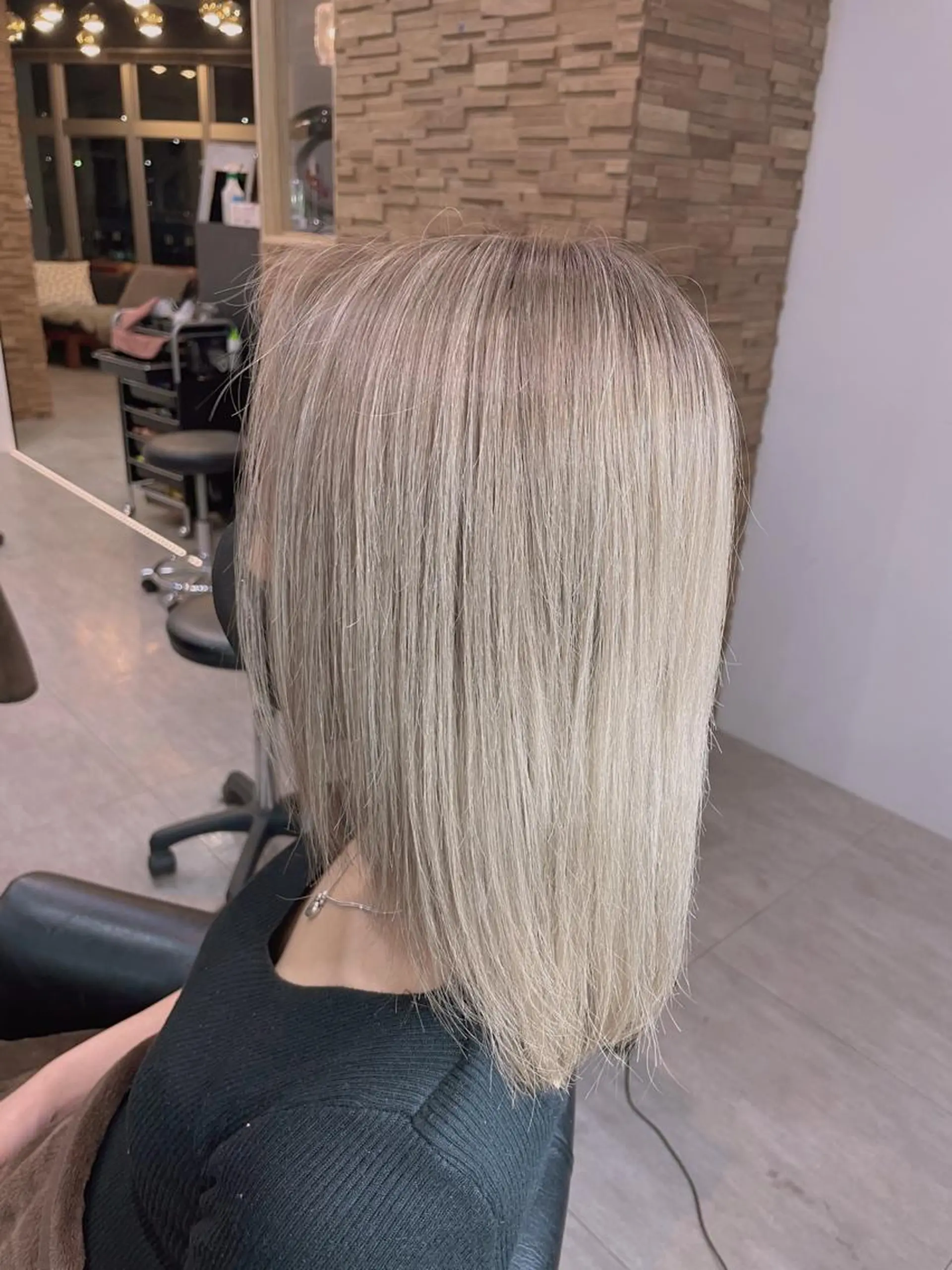 ミディアム カラー アッシュ アッシュグレー アッシュグレージュ ブリーチ ダブルカラー エクステ/ハイトーン レイヤーHIROのヘアスタイル