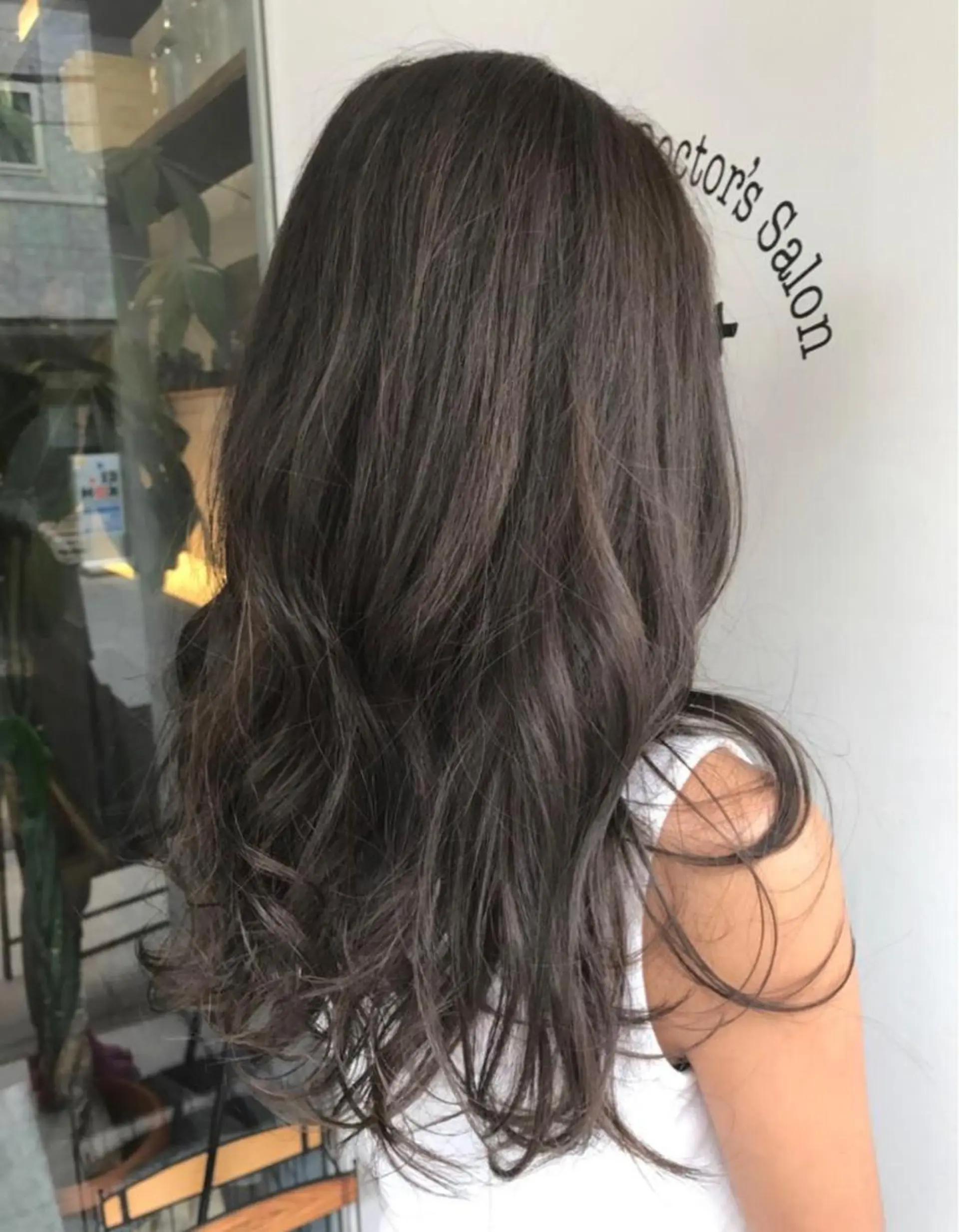 ロング カラー ブリーチ グレージュ ひろせ かなのヘアスタイル