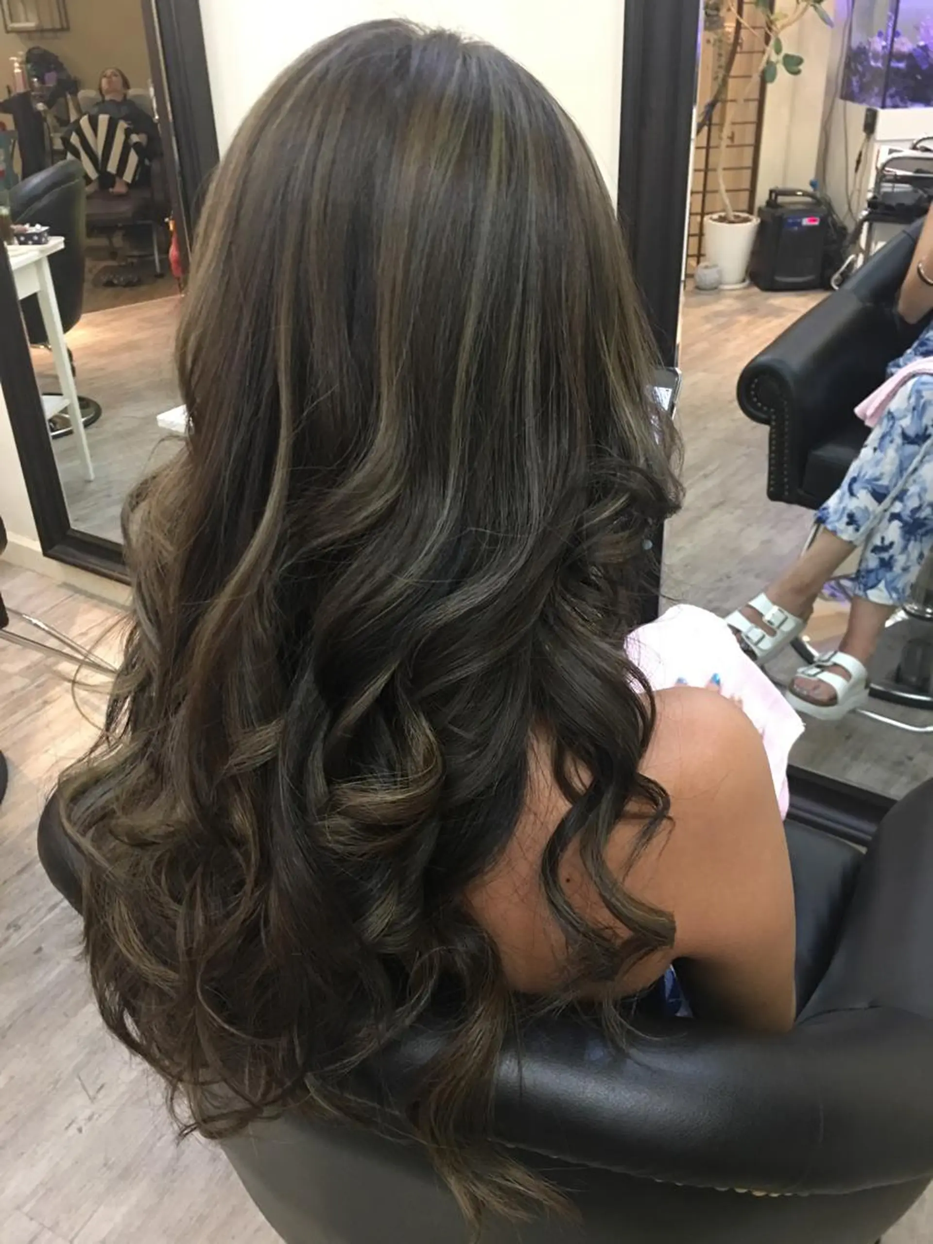 ロング カラー 鶴見 和美のヘアスタイル