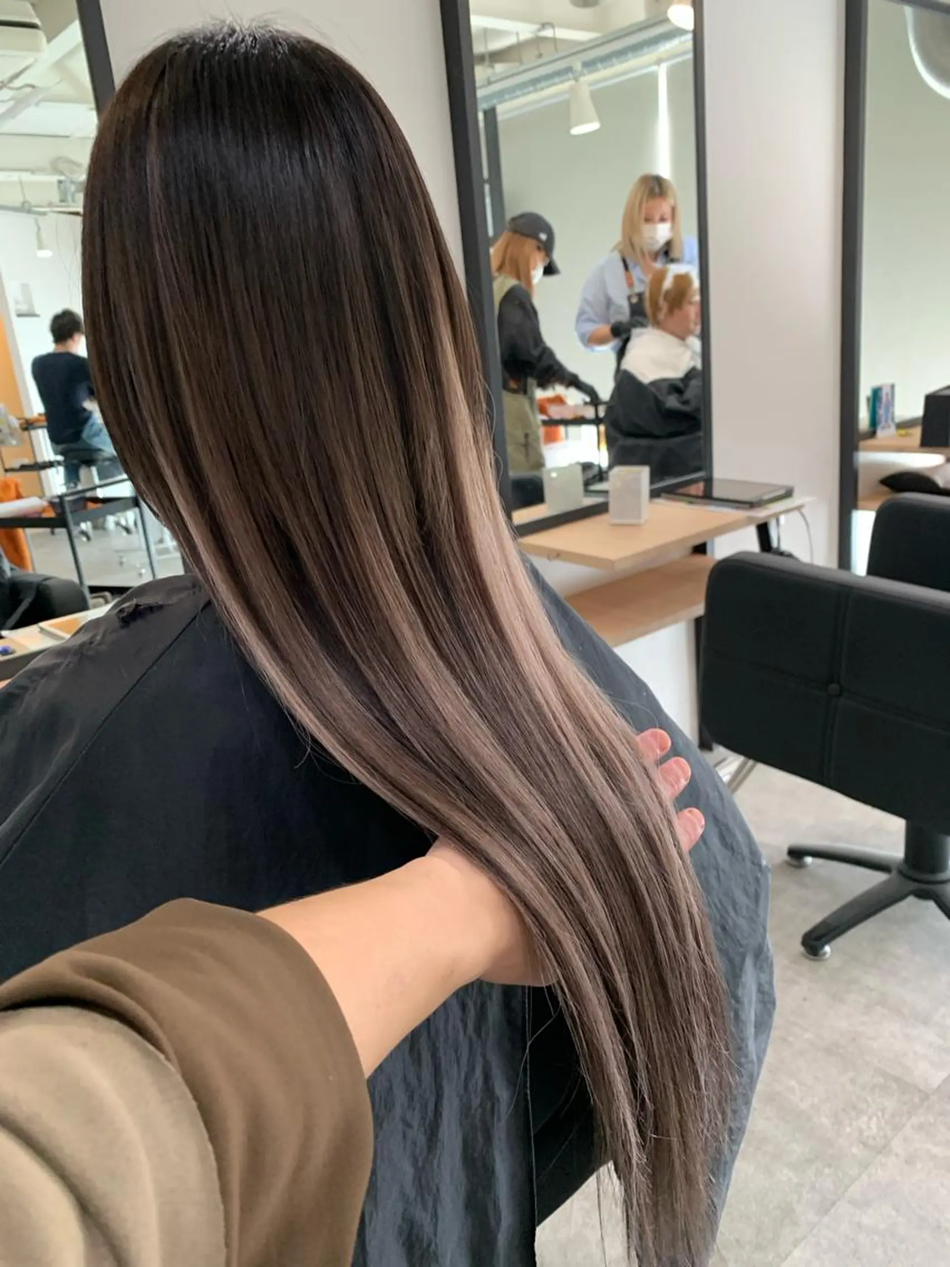 ロング カラー ヘアアレンジ シールエクステ バレイヤージュ ブリーチ ブルーカラー ブラウンカラー レイヤー/エクステ alpha下妻のヘアスタイル