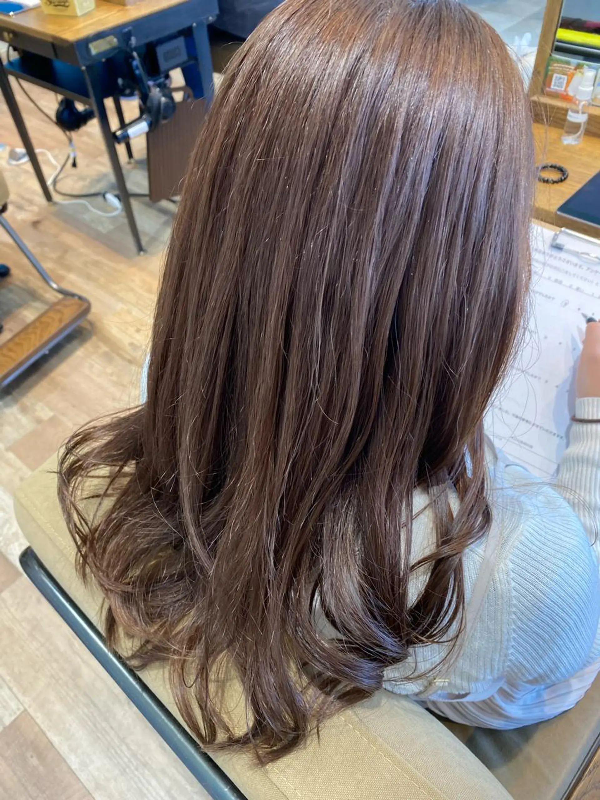 カラー 鶴谷 麻衣のヘアスタイル