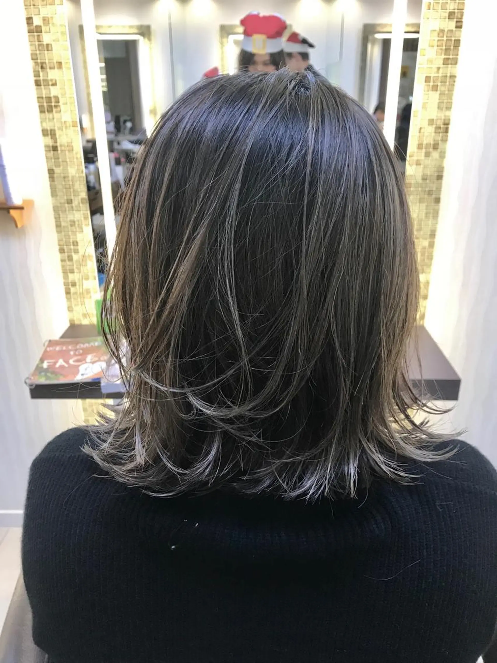 ミディアム カット ヘアカラー 縮毛矯正 トリートメント 髪質改善縮毛矯正/暖 色カラー/ウエダカナのヘアスタイル
