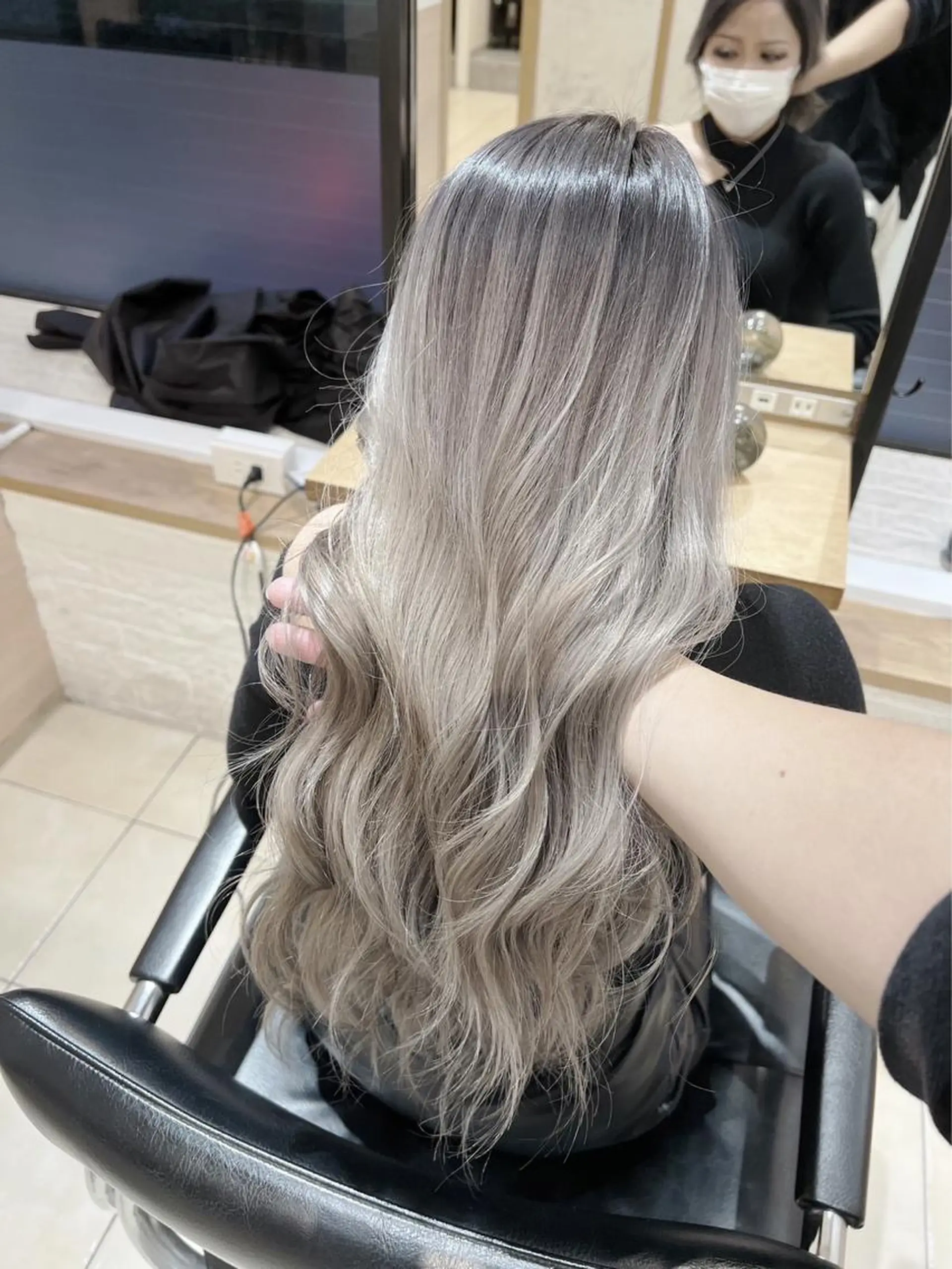 ロング カラー バレイヤージュ グレージュ レイヤーカット ヘアカラー トリートメント ROBIN所属・指名数No.1 /NAOYAのヘアスタイル