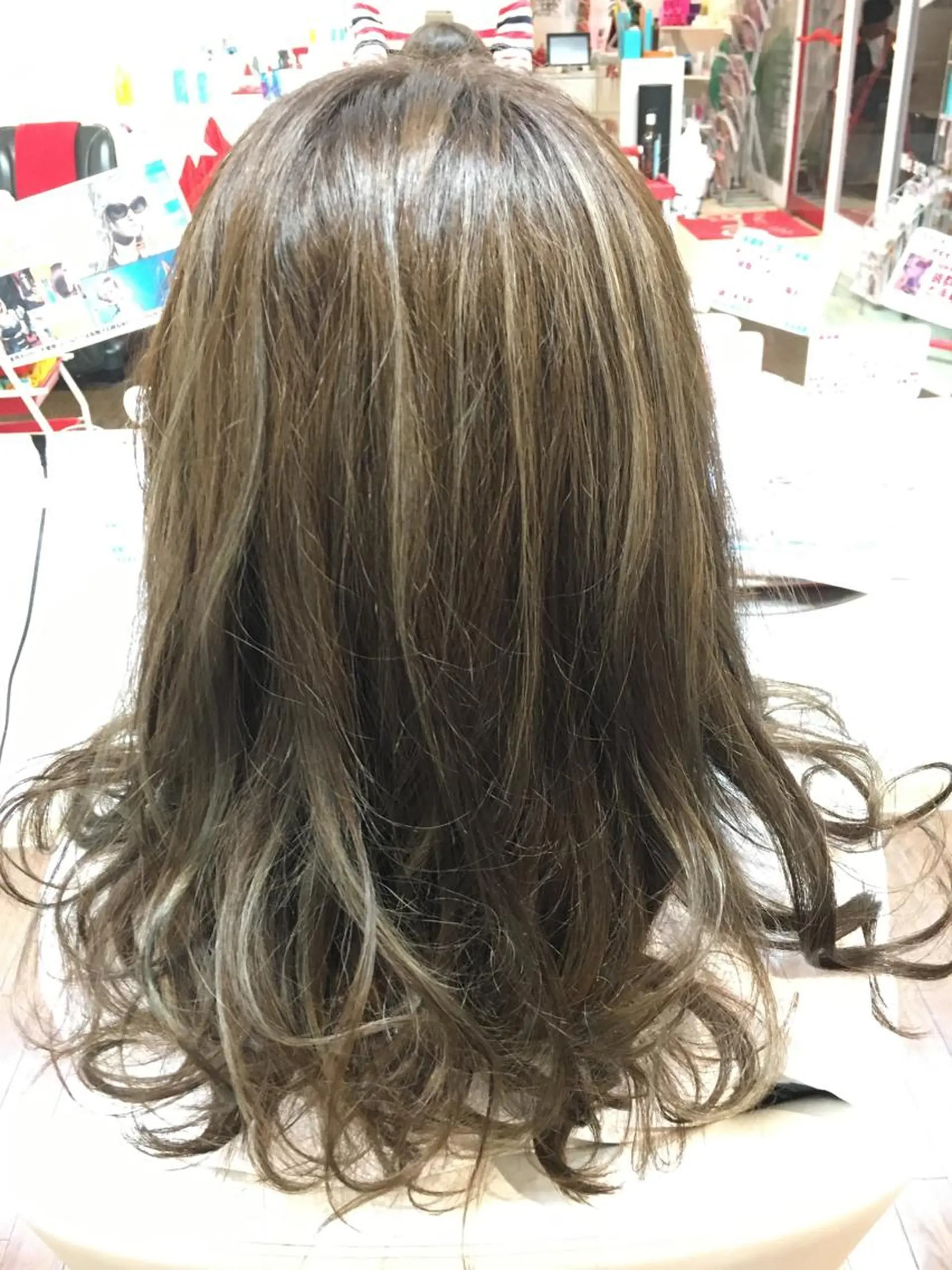 セミロング カラー アッシュ 外国人風カラー ヘアカラー GLAD 萩原のヘアスタイル