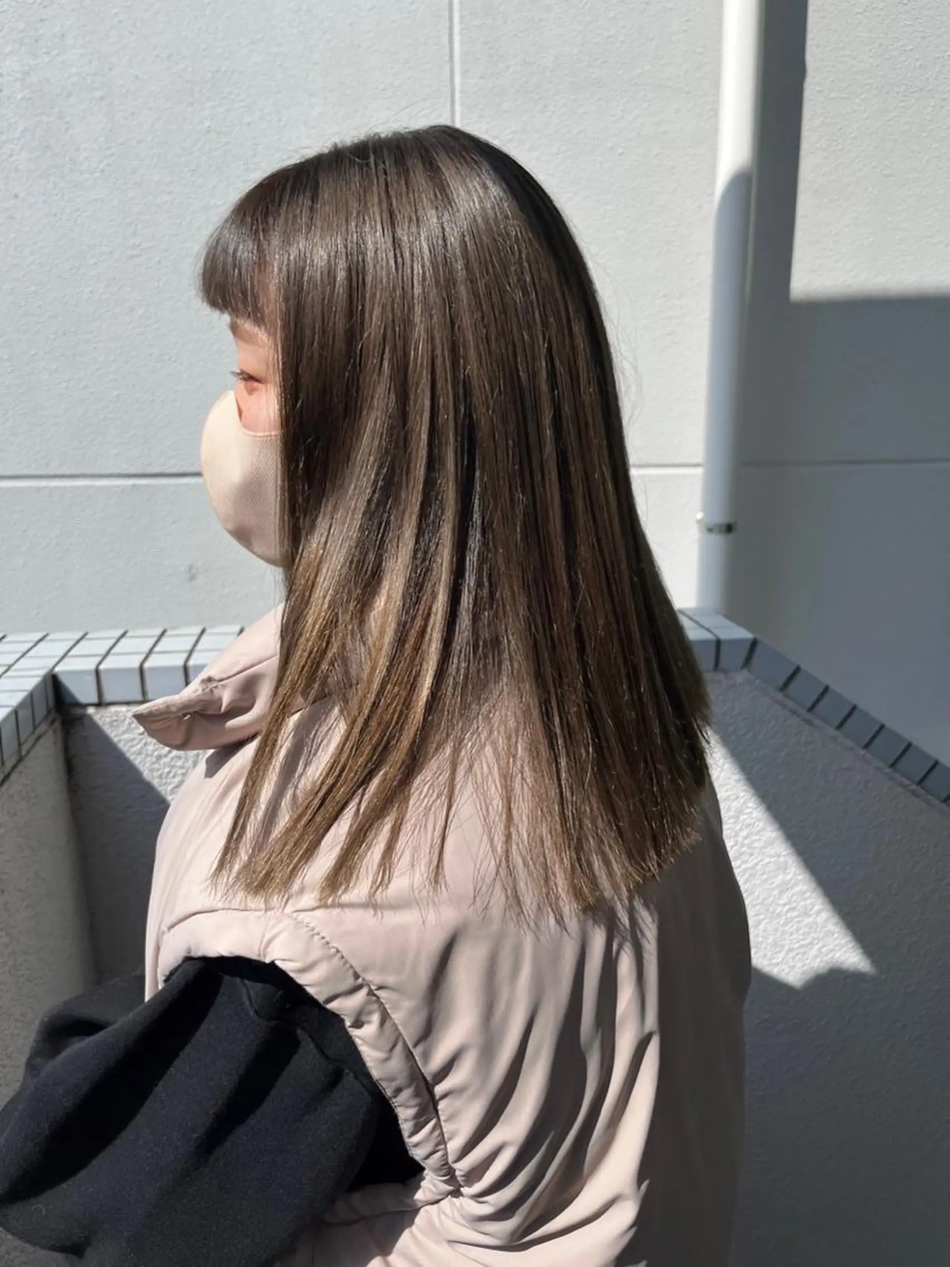 セミロング カラー ベージュカラー ブリーチ 透明感カラー ミルクティーベージュ カット ヘアカラー トリートメント ENA レイヤー/くびれヘアのヘアスタイル