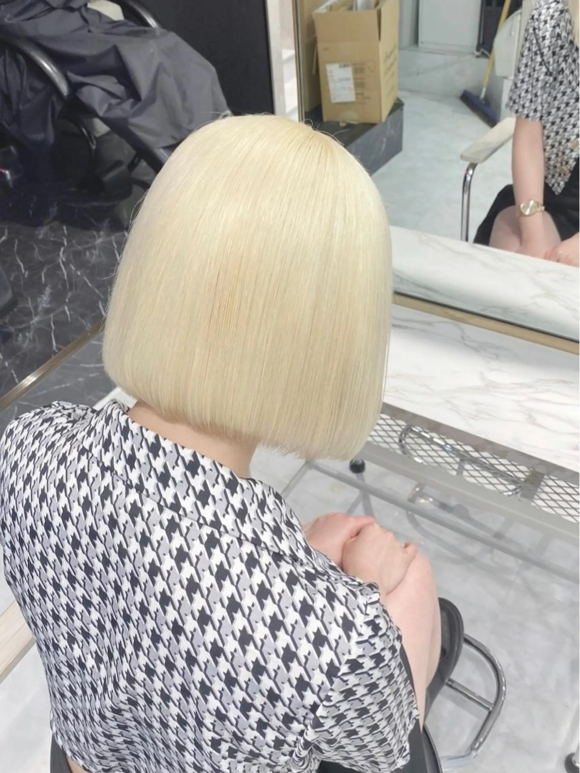 ショート カラー パーマ ヘアアレンジ メンズ キッズ ネイル マツエク・マツパ アイブロウ 抜きっぱなしブロンド 眉カラー ボブ ハイトーンNo.1 👩🏼NaGiSaのヘアスタイル