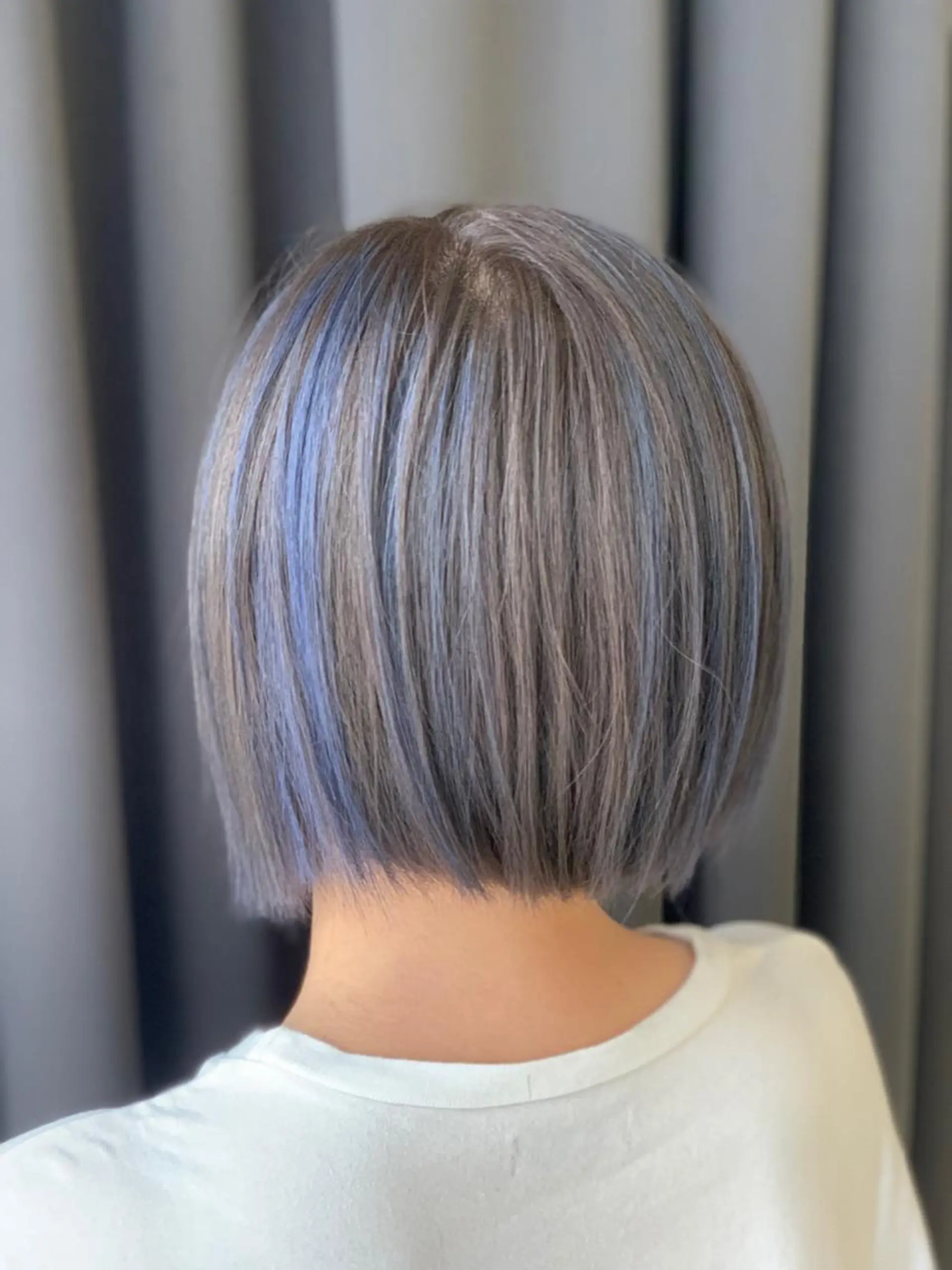 ショート カラー アディクシーカラー ブリーチ ブルーカラー ブルージュ ハイライトカラー LUXBE LUCEのヘアスタイル