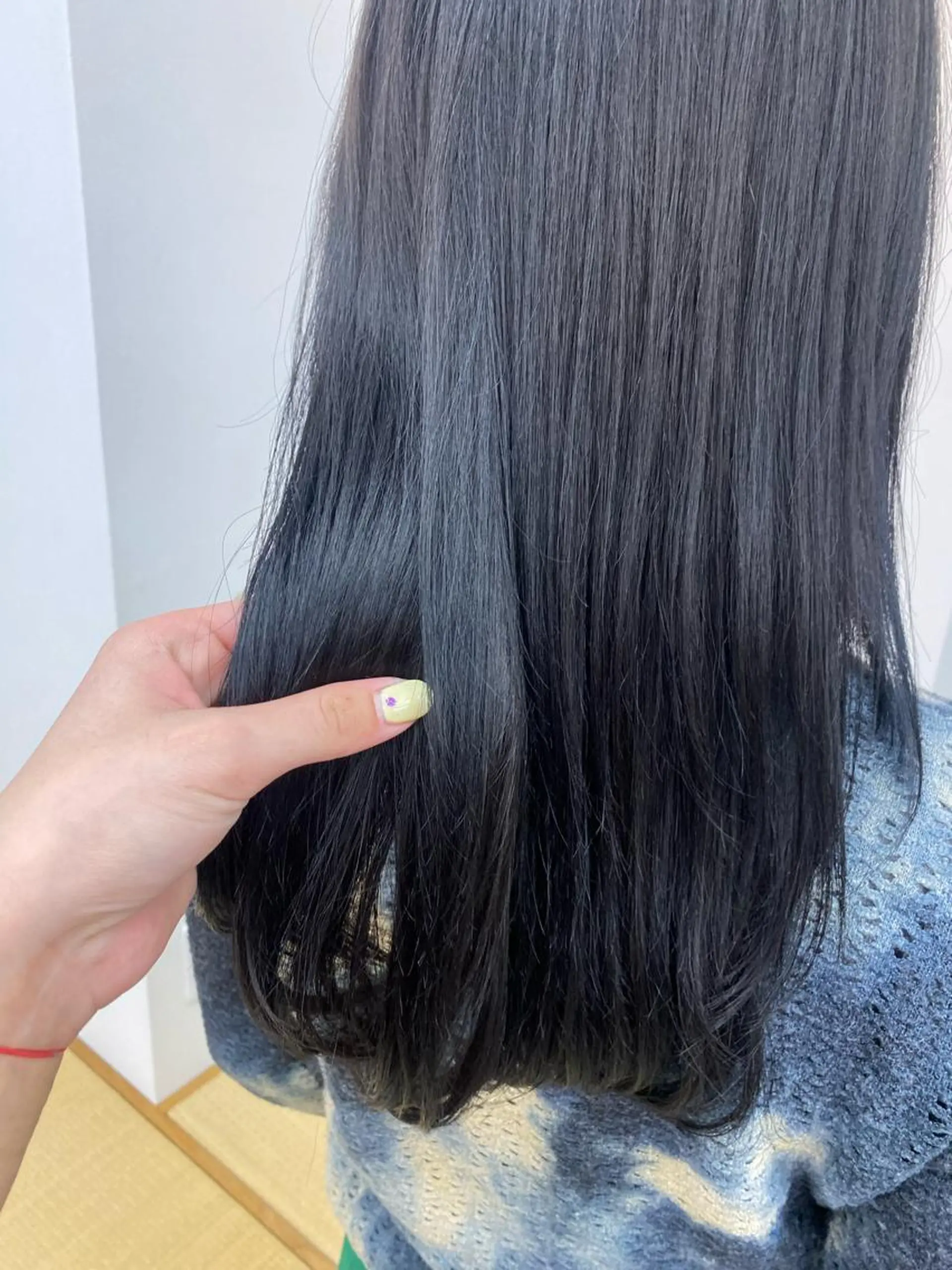 ロング カラー ブルーカラー KVELL ユナのヘアスタイル