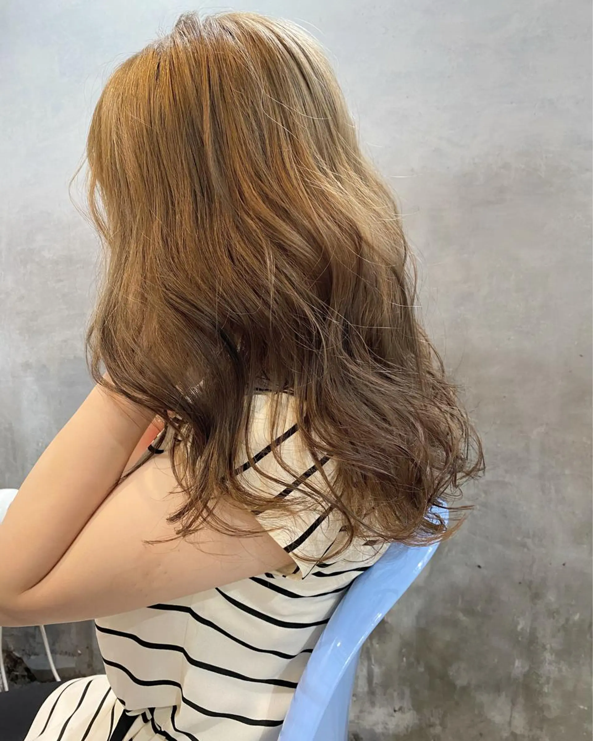 セミロング カラー ベージュカラー オリーブベージュ カット ヘアカラー トリートメント ツキノキ ミナのヘアスタイル