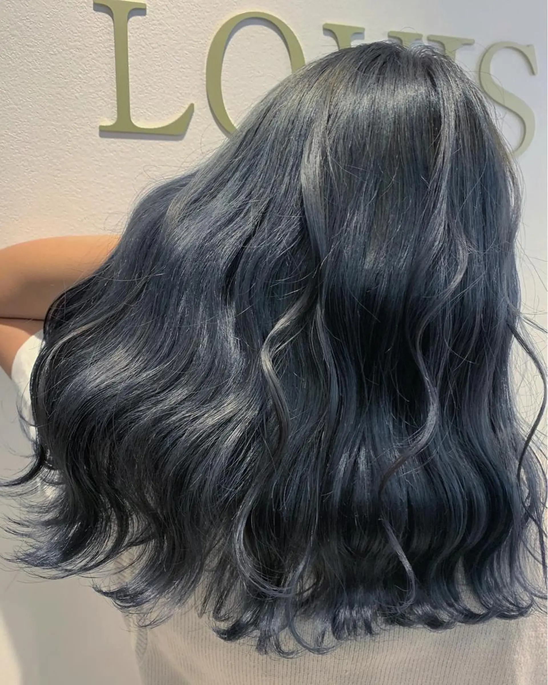 ミディアム カラー ヘアアレンジ アッシュ ブルーカラー ブルーアッシュ ブルーバイオレット ネイビーカラー 🤍韓国風レイヤー/ 艶髪🤍鳥越美羽のヘアスタイル