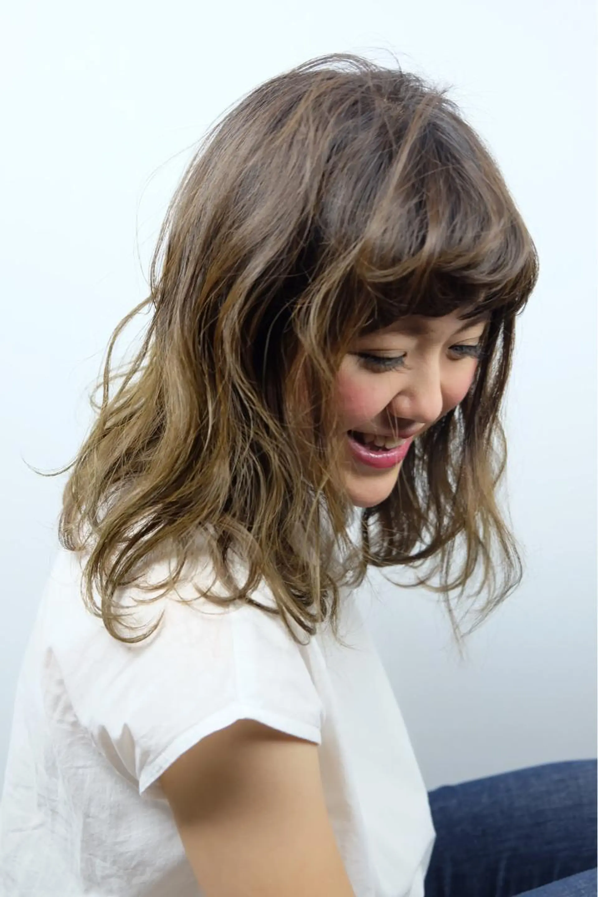 セミロング 佐山 眞紀のヘアスタイル