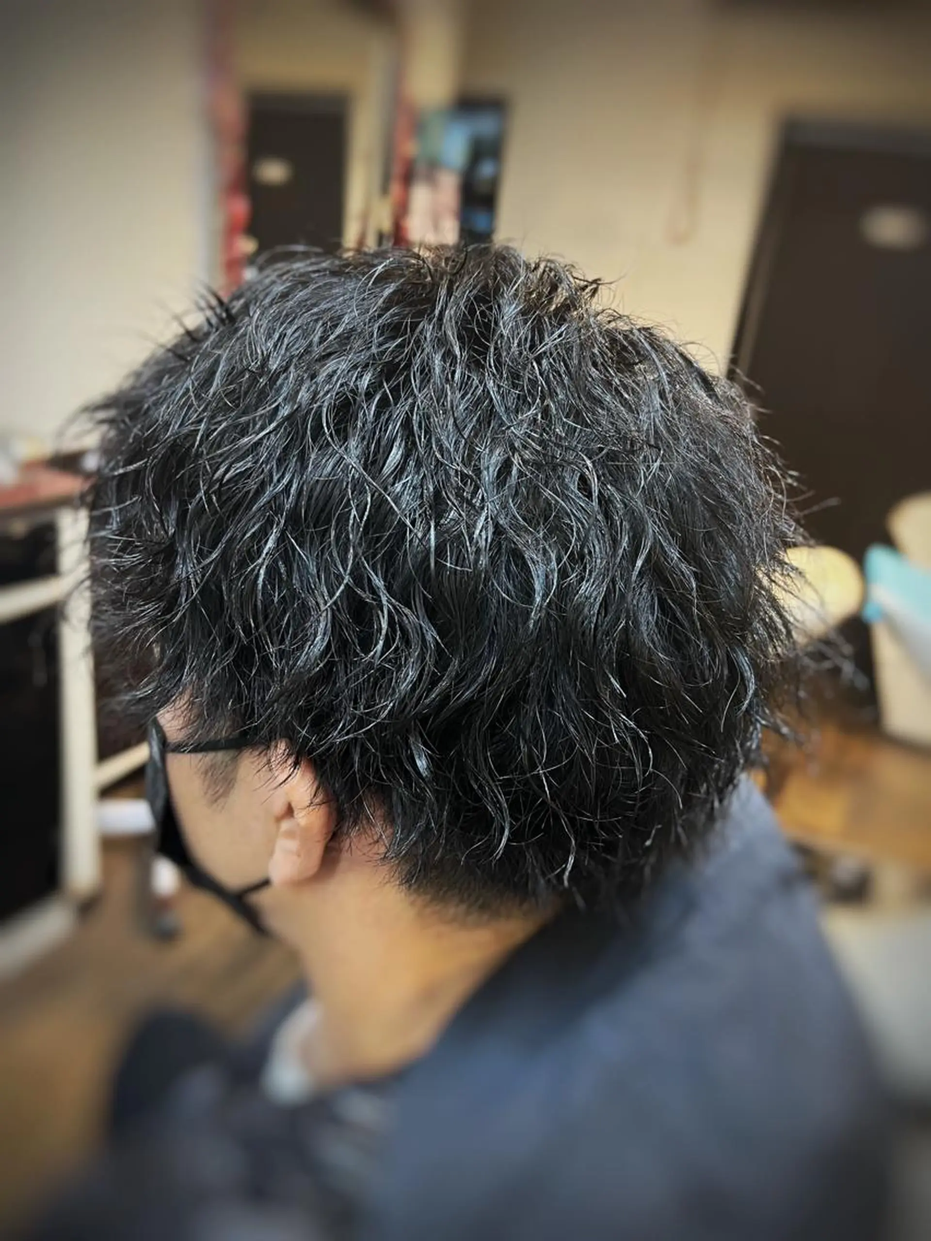 ショート パーマ メンズ 二本木 秀成のヘアスタイル
