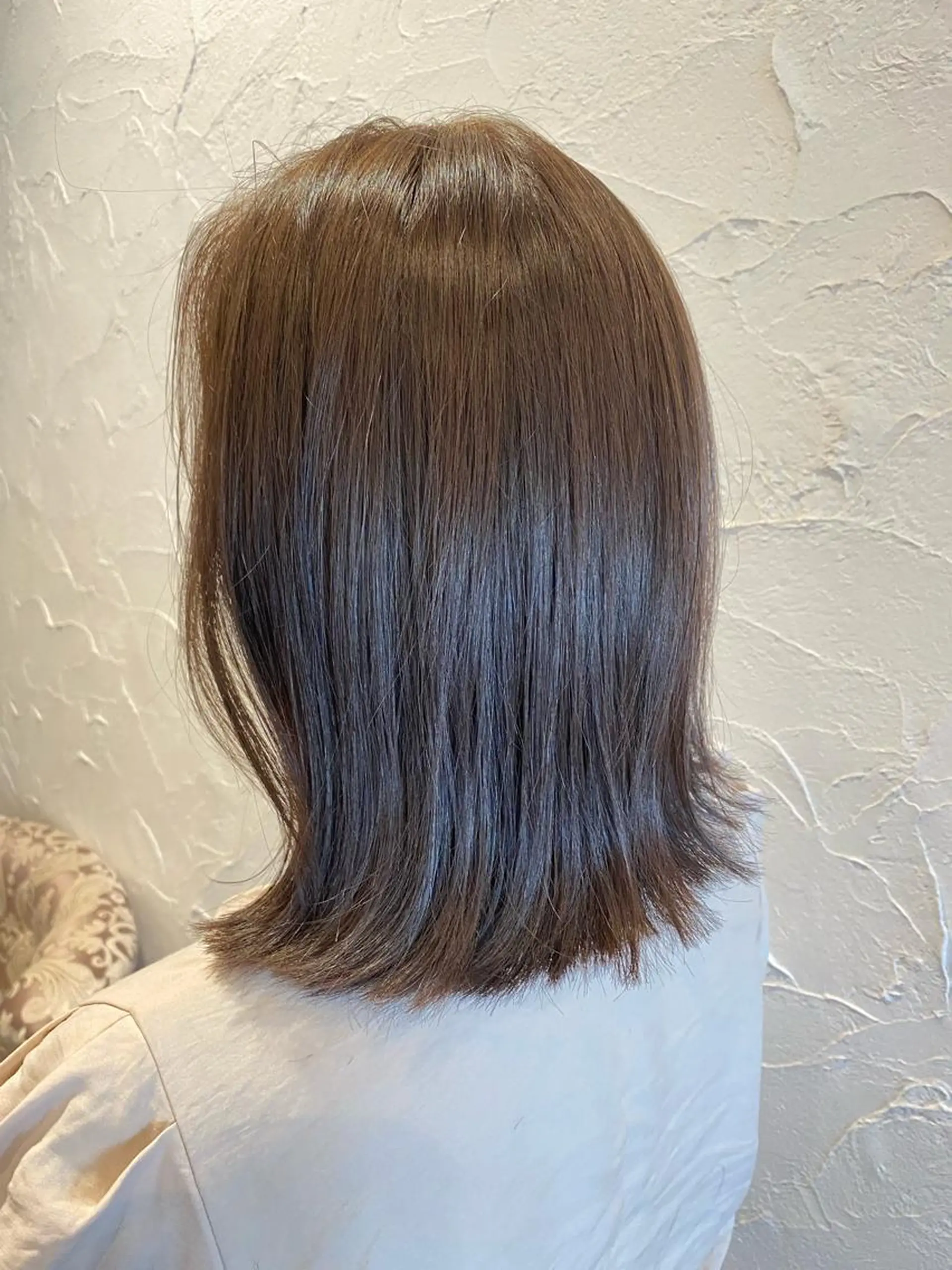 ミディアム カラー ブリーチ グレージュ ブリーチなしカラー 小野 茉奈美のヘアスタイル