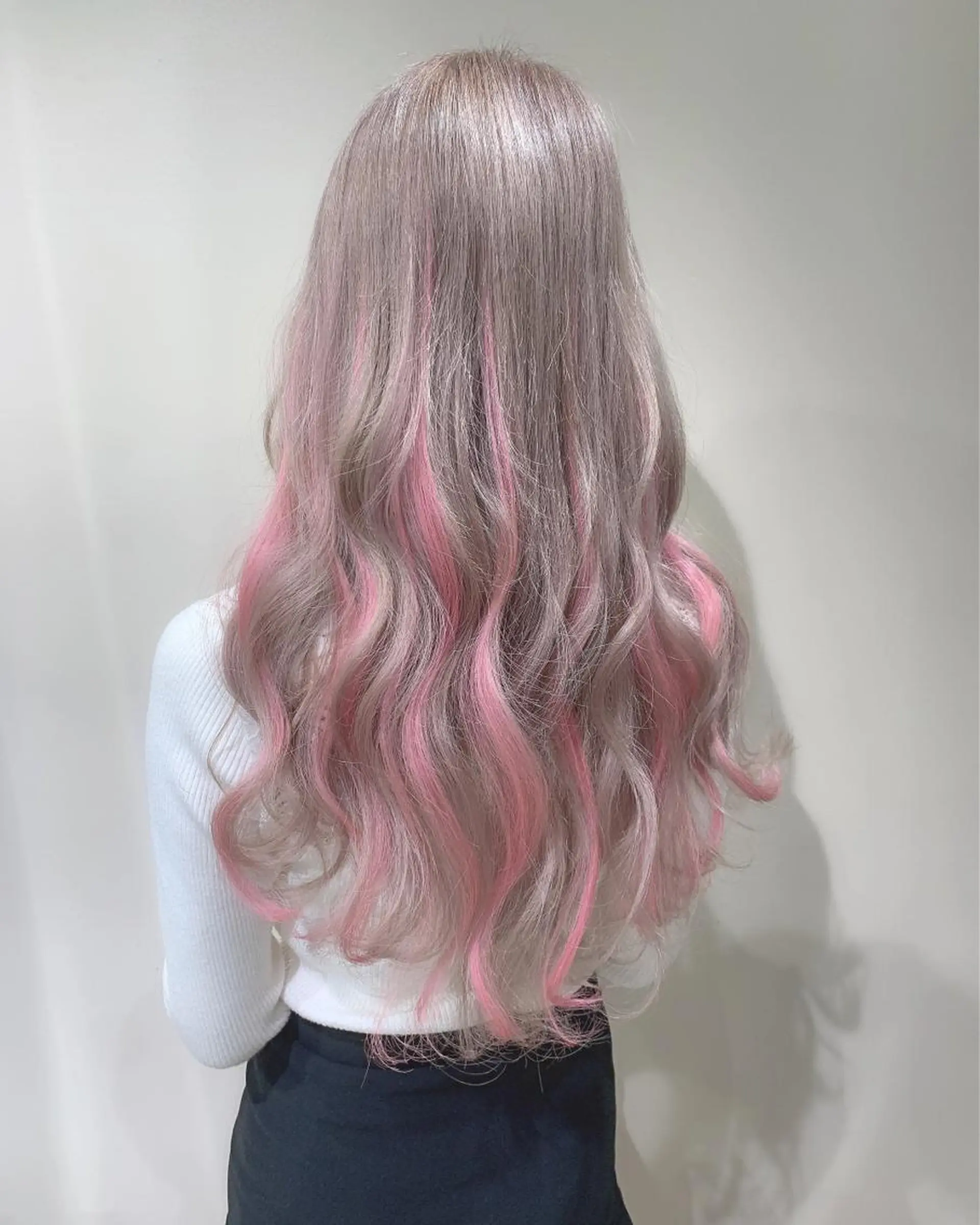 ロング カラー ヘアカラー ムラ修正.ホワイト エクステ🤍アミルのヘアスタイル