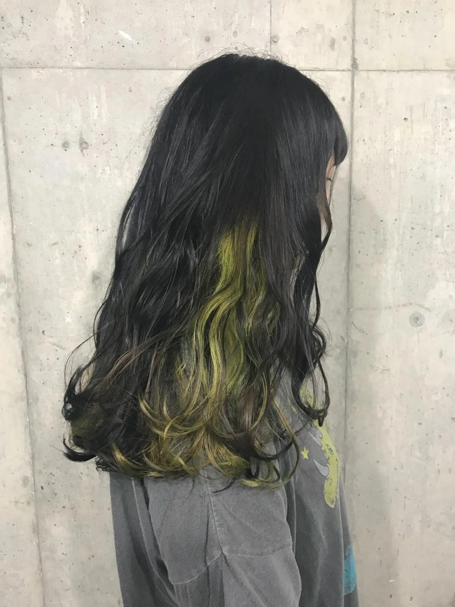 セミロング カラー パーマ ヘアアレンジ メンズ キッズ ネイル マツエク・マツパ イエローカラー 黄色 サロンドミルク 原宿のヘアスタイル