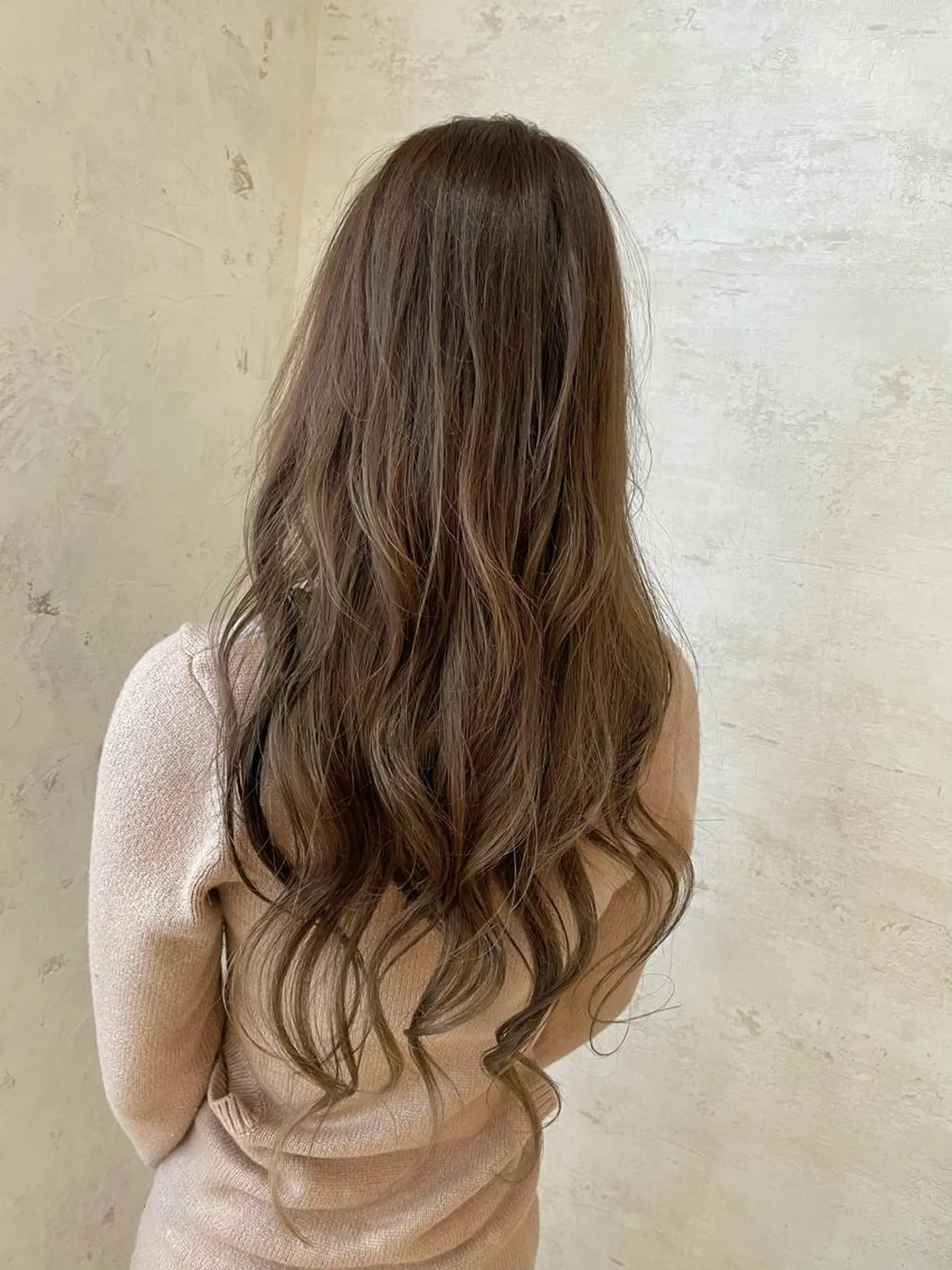 ロング カラー ブリーチ 透明感カラー グレージュ Kanami/韓国風 /艶カラーのヘアスタイル