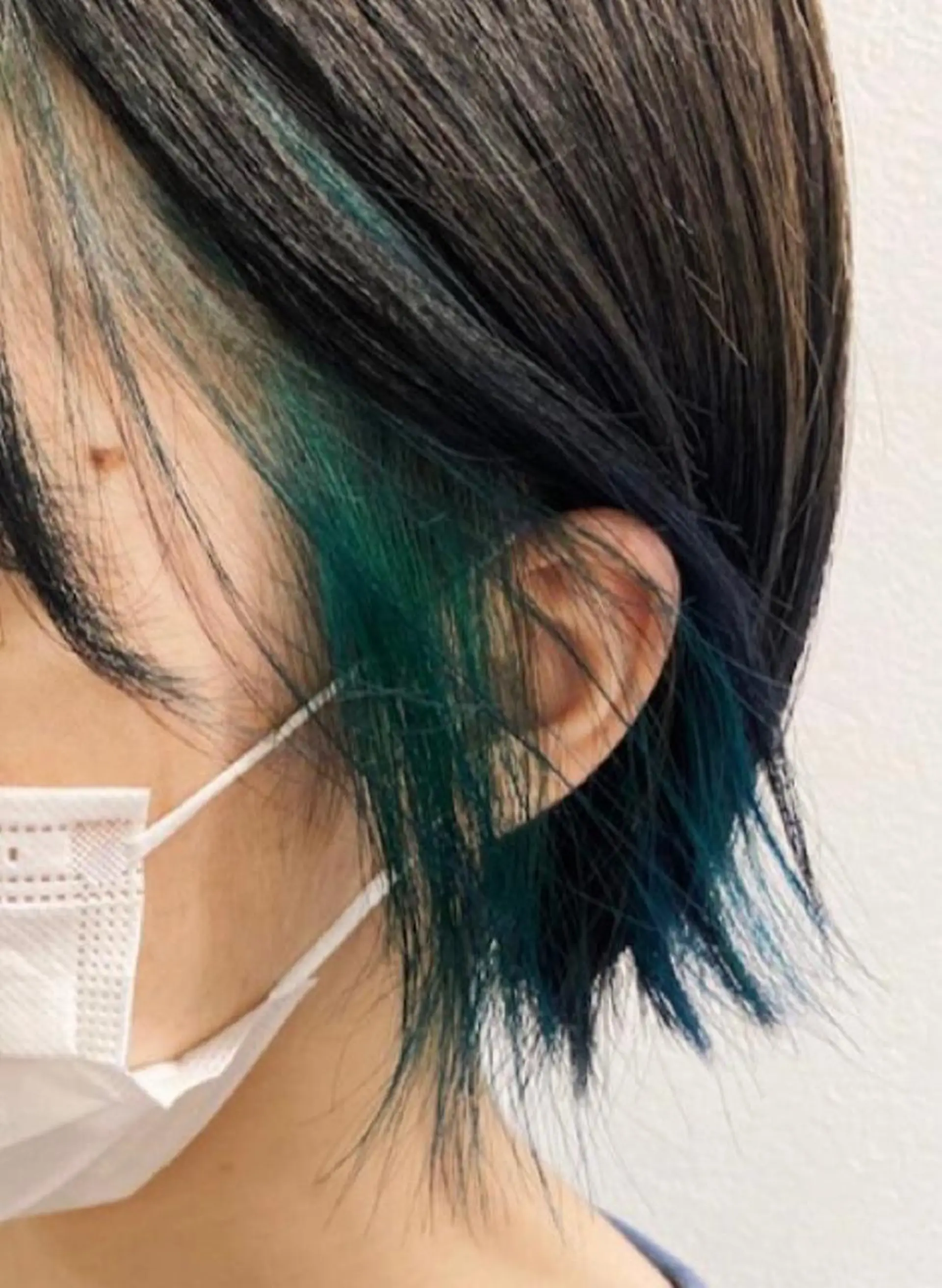 カラー 渡部凌我 小顔ウルフ ハイトーンカラーのヘアスタイル