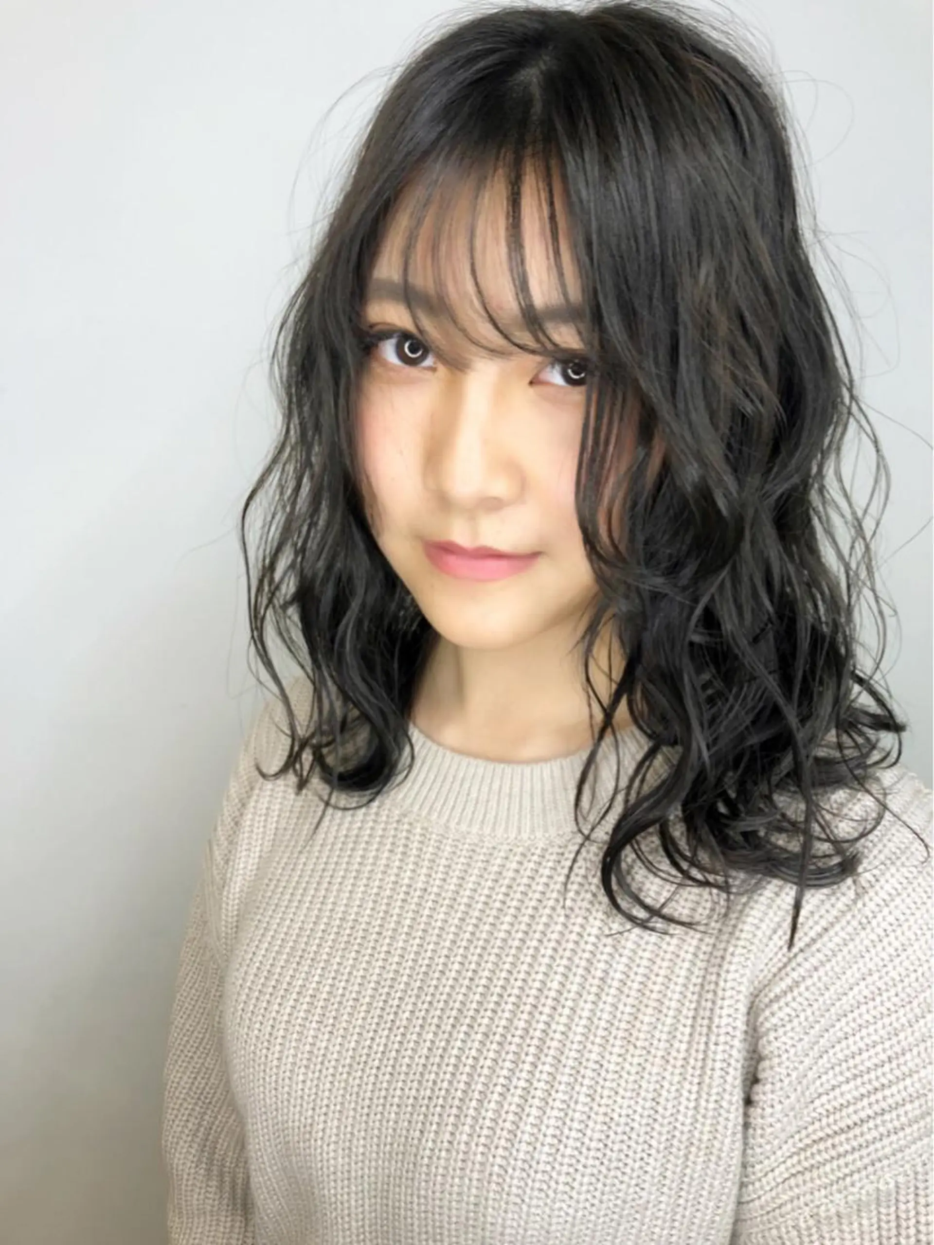 ミディアム カラー グレージュ ハイライトカラー ハイライト カット ヘアカラー トリートメント ヘアセット 360°キレイな ショートカットのヘアスタイル