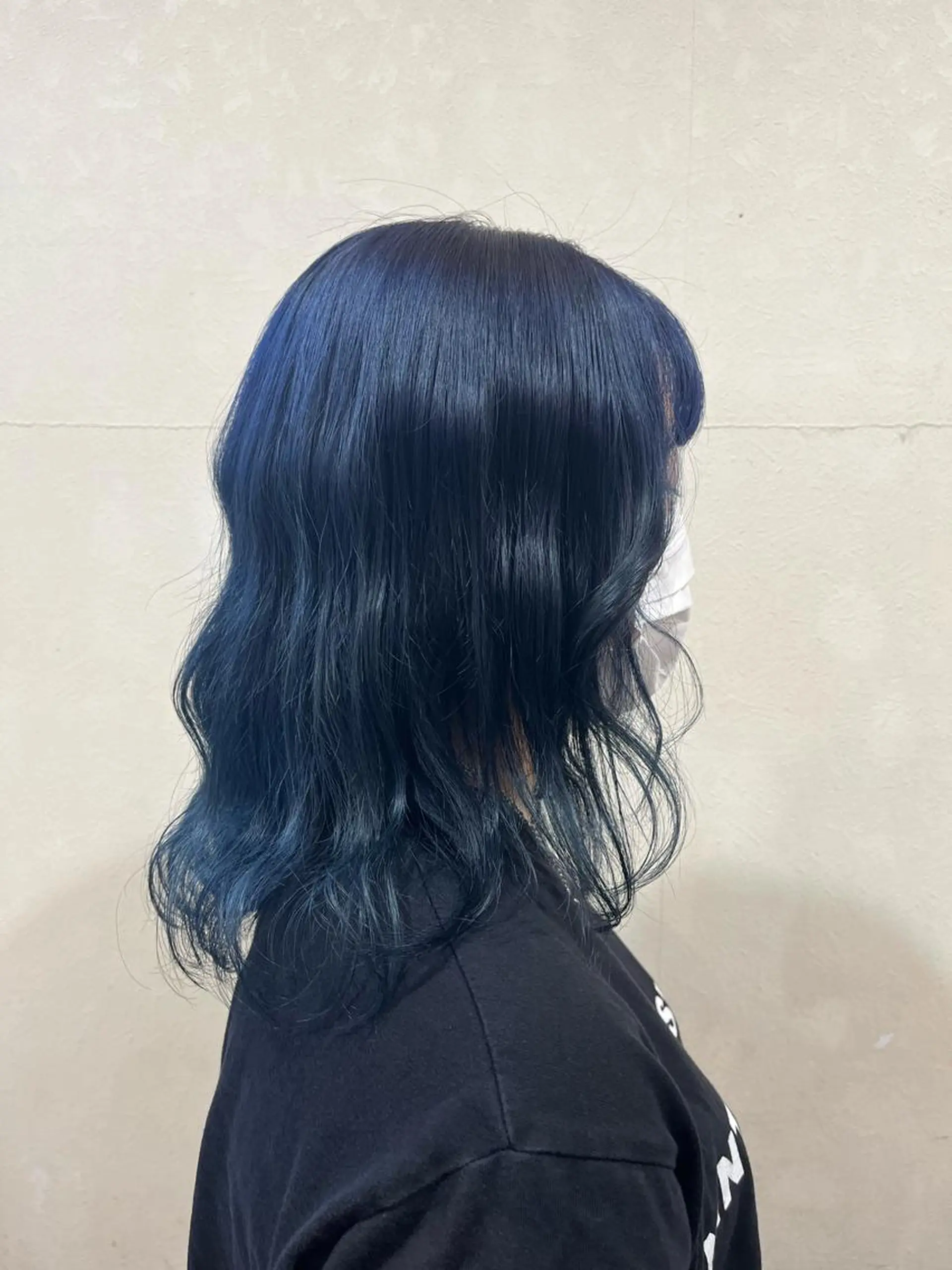 セミロング カラー ブルーカラー ネイビーカラー 佐藤 瑚碧のヘアスタイル
