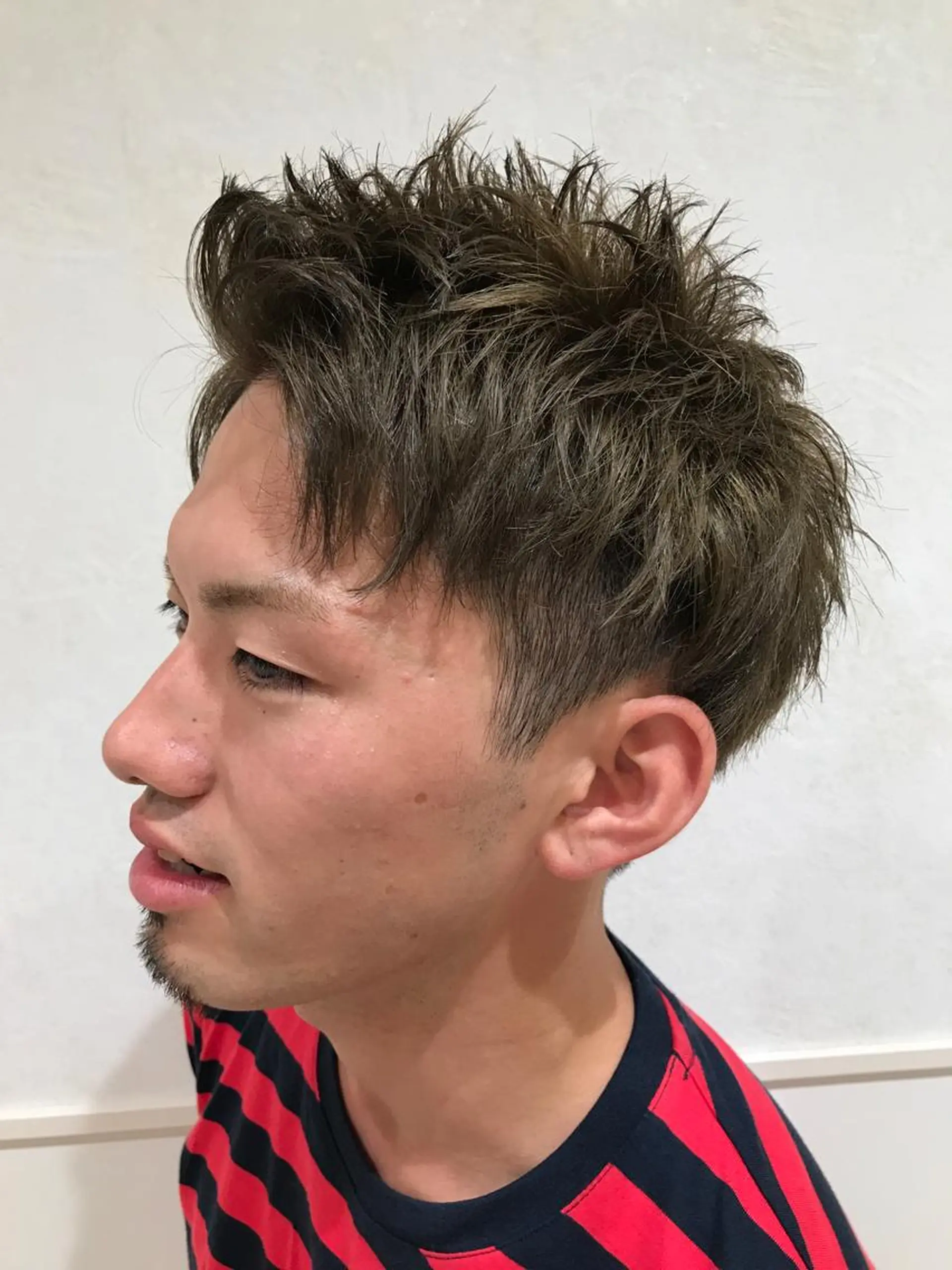 ショート カラー メンズ メンズハイトーン モヒカン メンズショート 刈り上げ グレージュ Vir by browのヘアスタイル