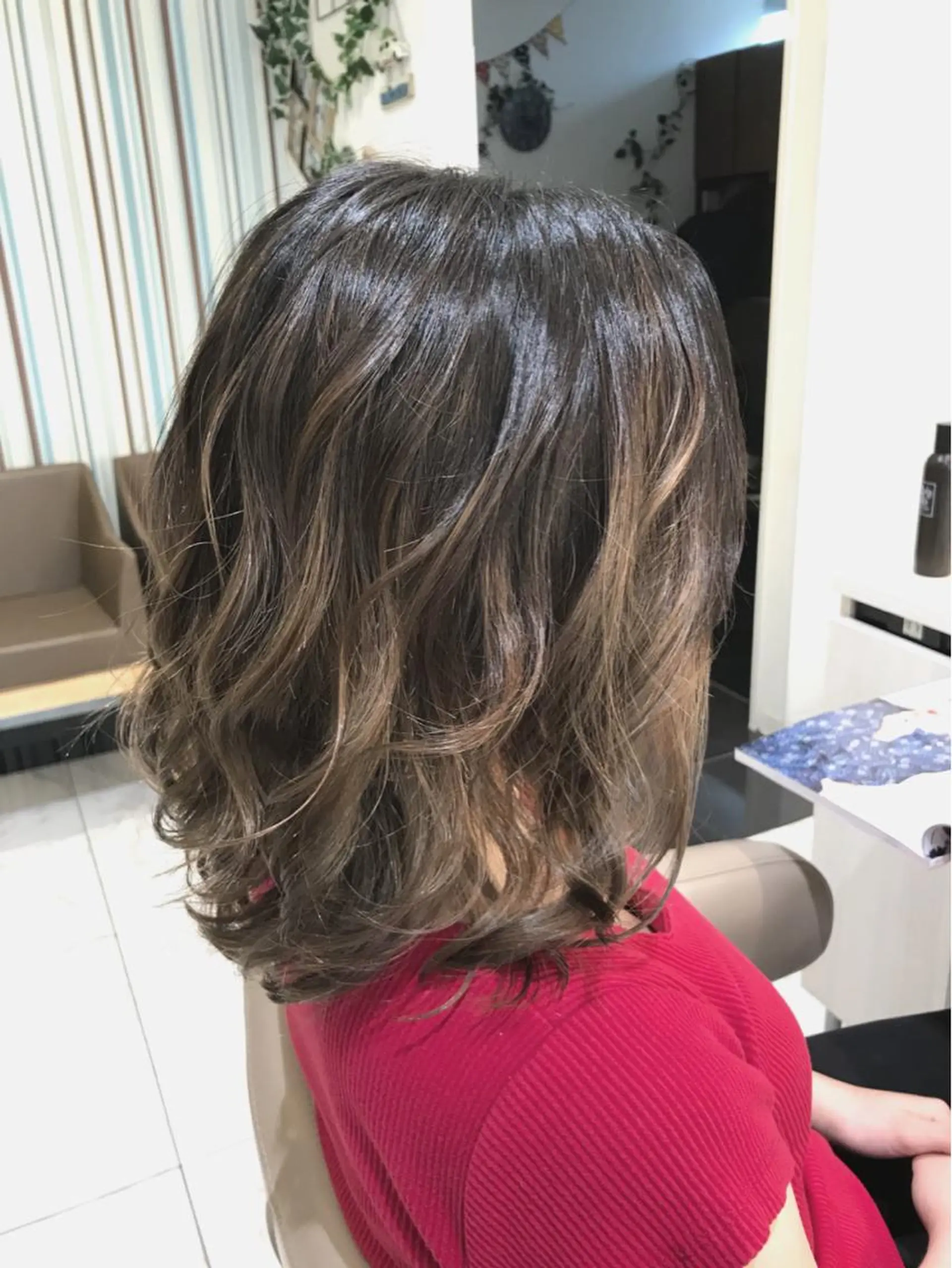 ショート カラー バレイヤージュ グラデーションカラー グレージュ レイヤーカット 山崎俊輔/髪質改善 /バレイヤージュのヘアスタイル