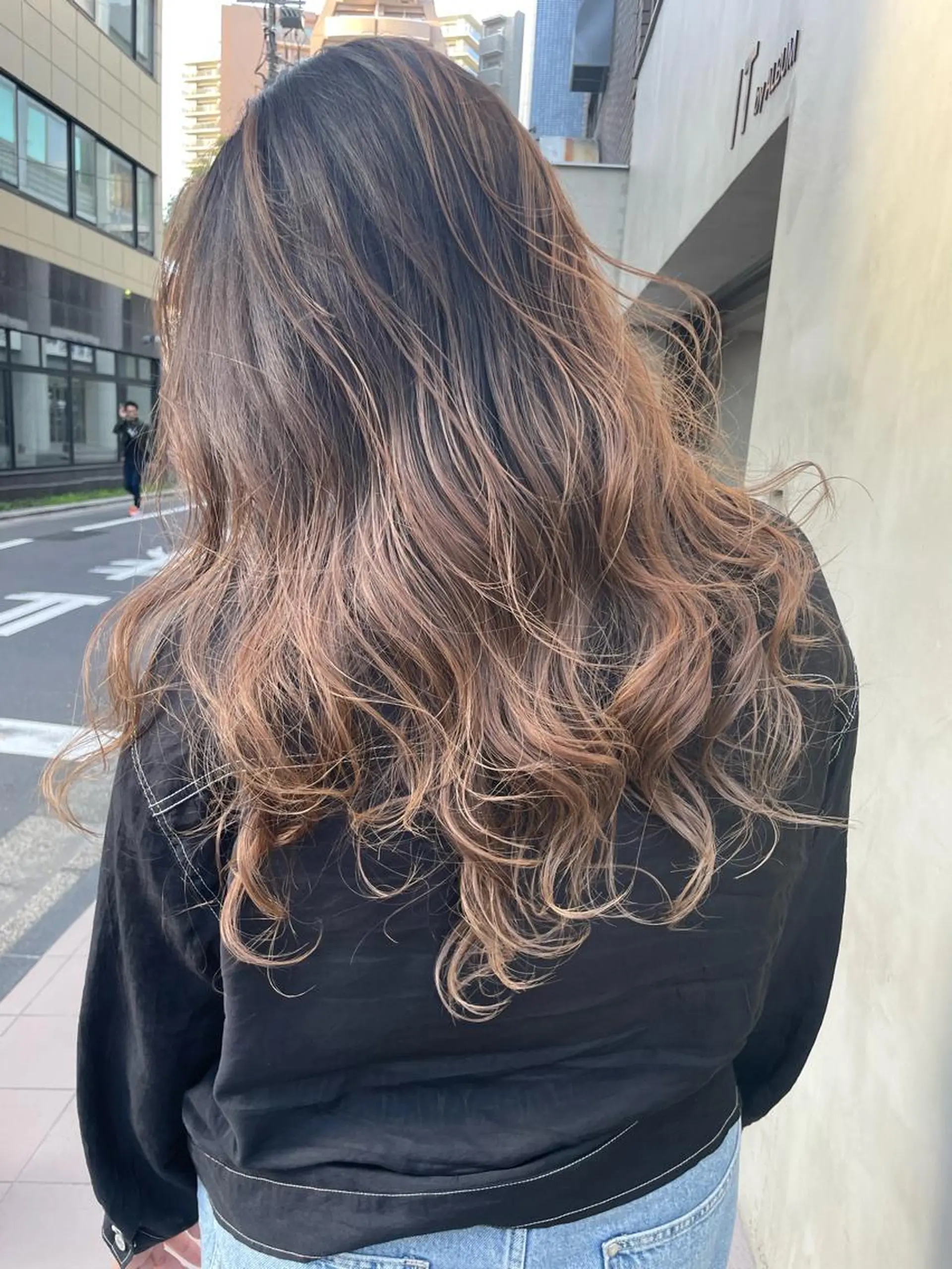 ミディアム レイヤーカット 冨岡 祐太郎✂️のヘアスタイル
