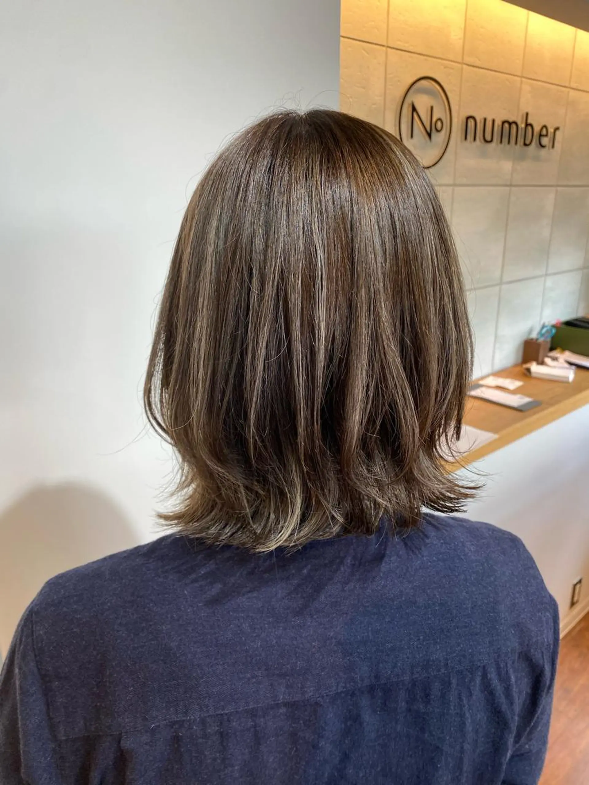 セミロング ハイライト ヘアカラー Number CHIHIROのヘアスタイル