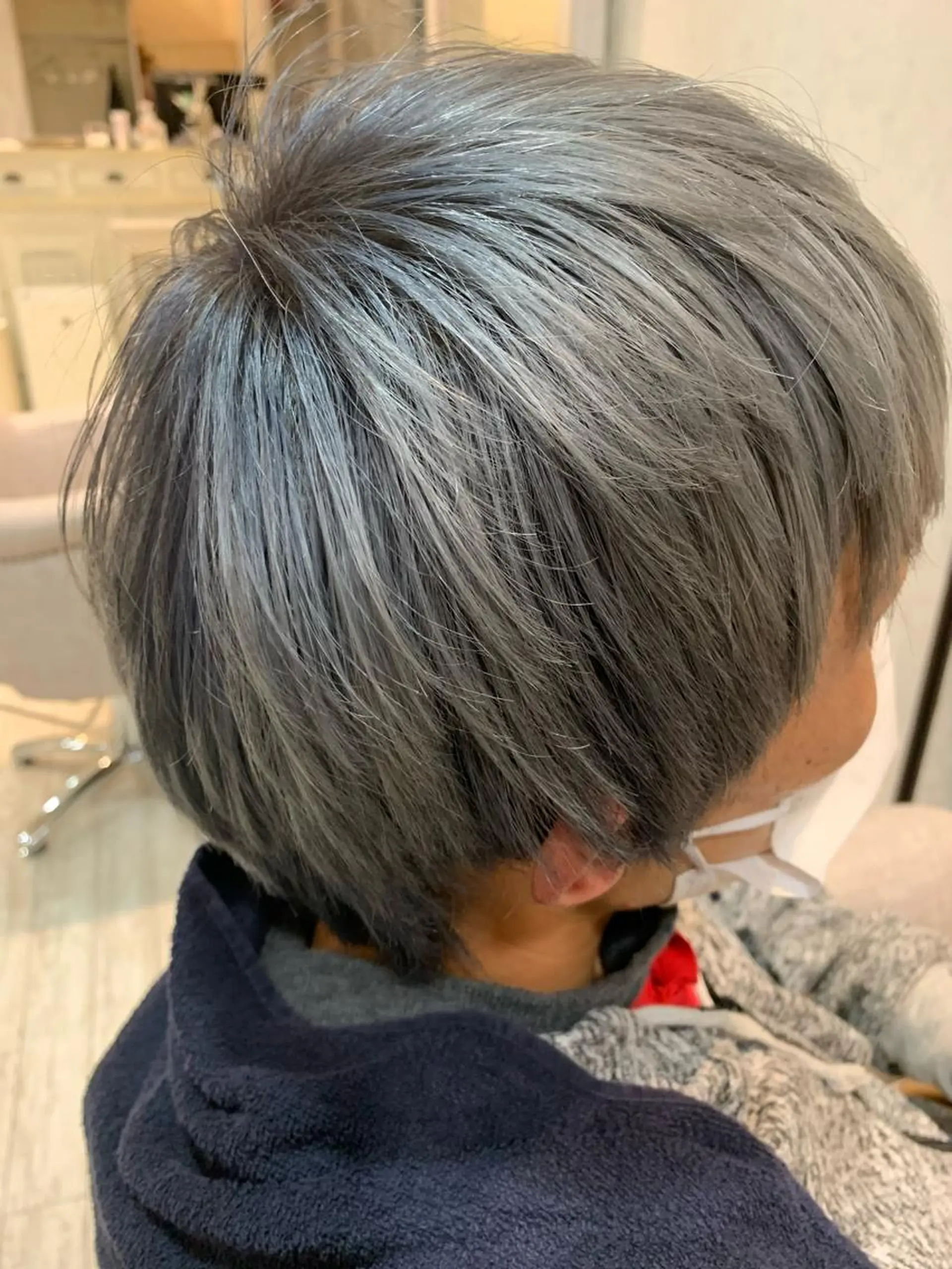 カラー アッシュ ブリーチ シルバー シルバーアッシュ 竹田 夏菜のヘアスタイル