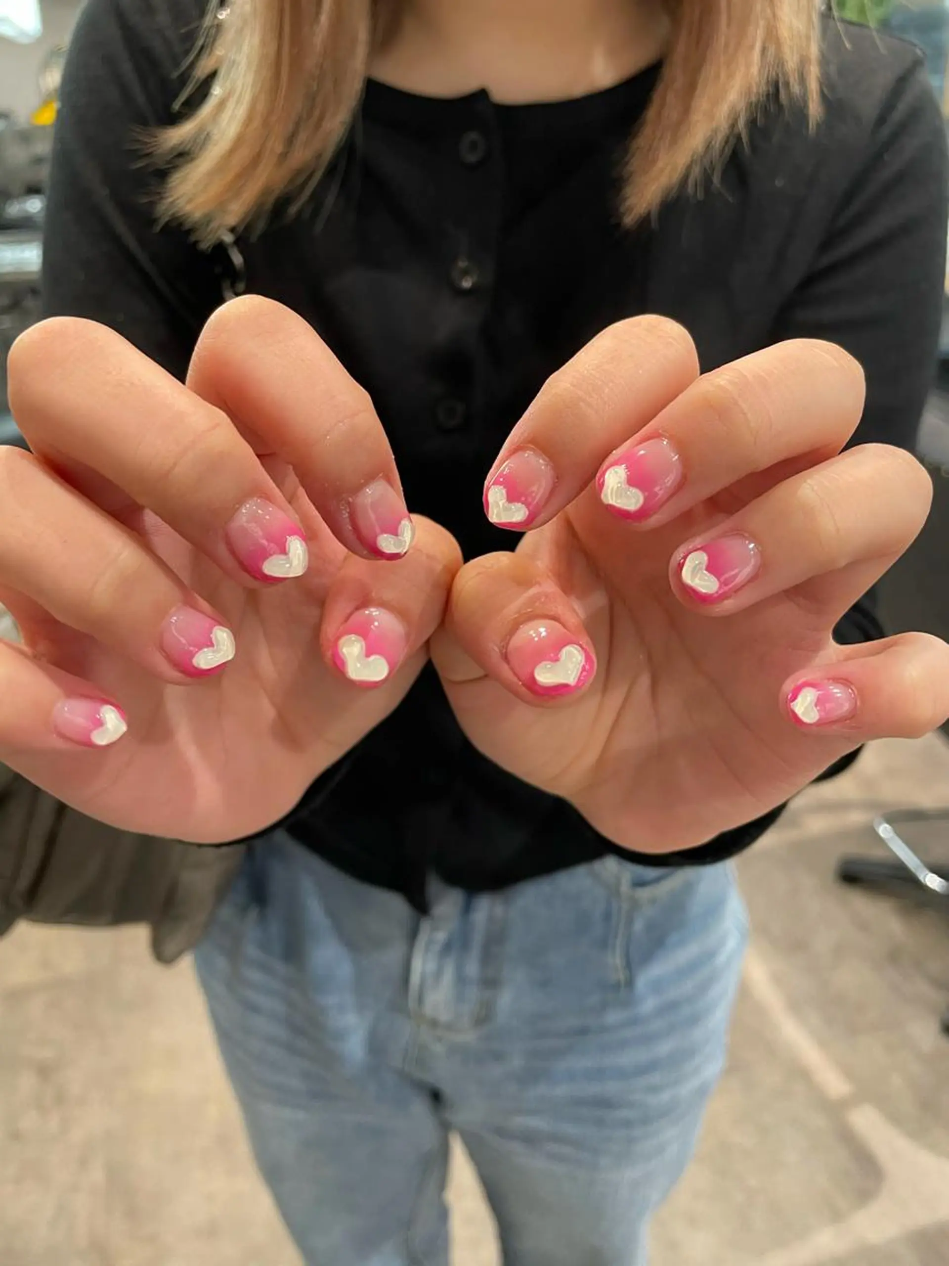 ネイル グラデーション ハート ピンク ぷっくりネイル ハンドネイル ナチュラル透明感🌱 小山美樹子のヘアスタイル