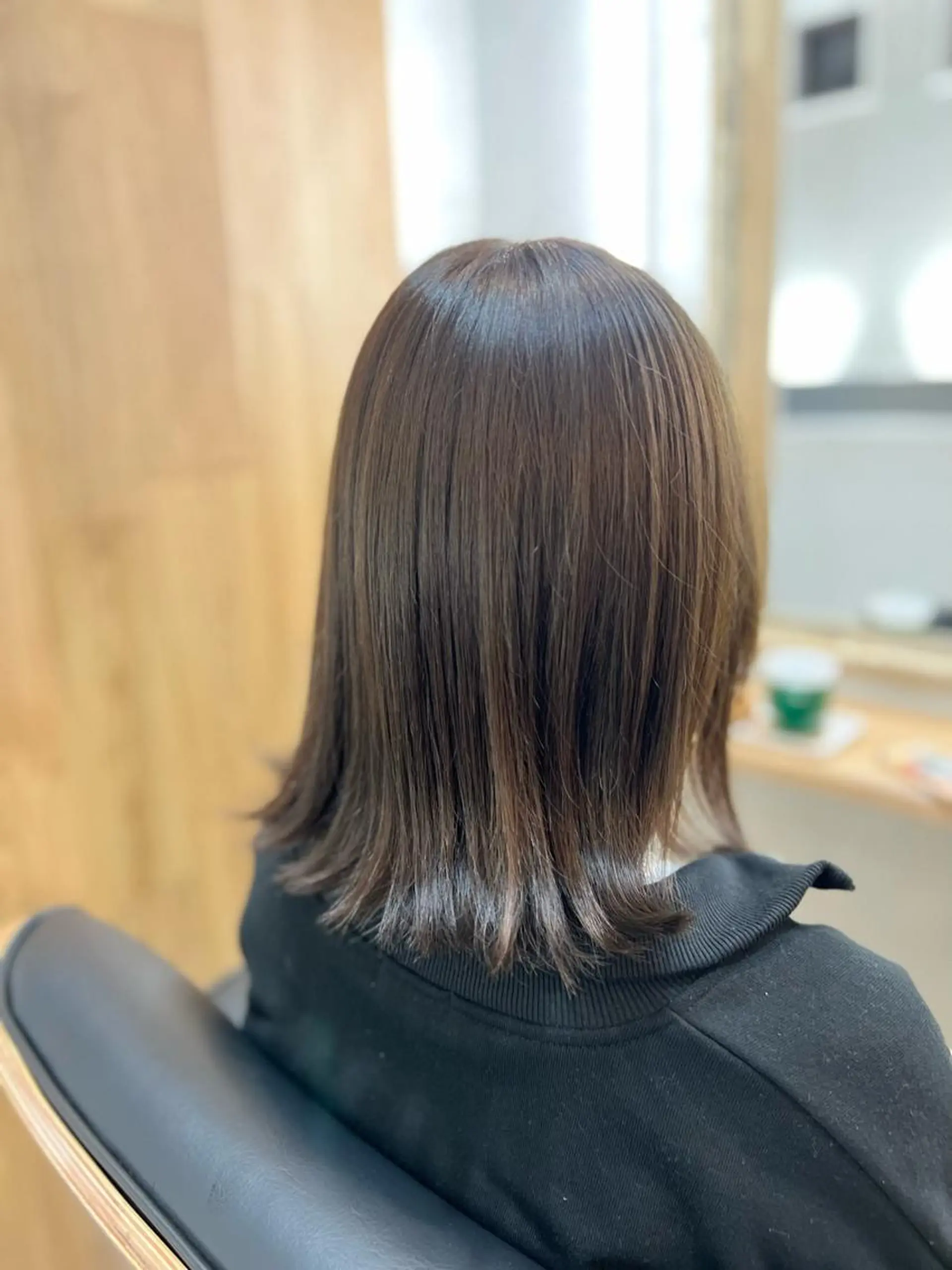 ミディアム 外ハネヘア カット ヘアカラー トリートメント 川村 昌広のヘアスタイル